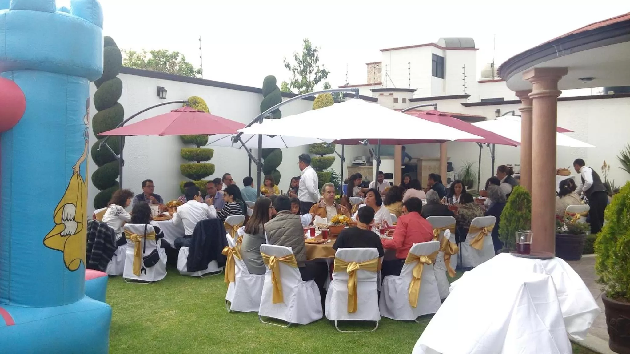 Patio in La Aurora Hotel Like Home