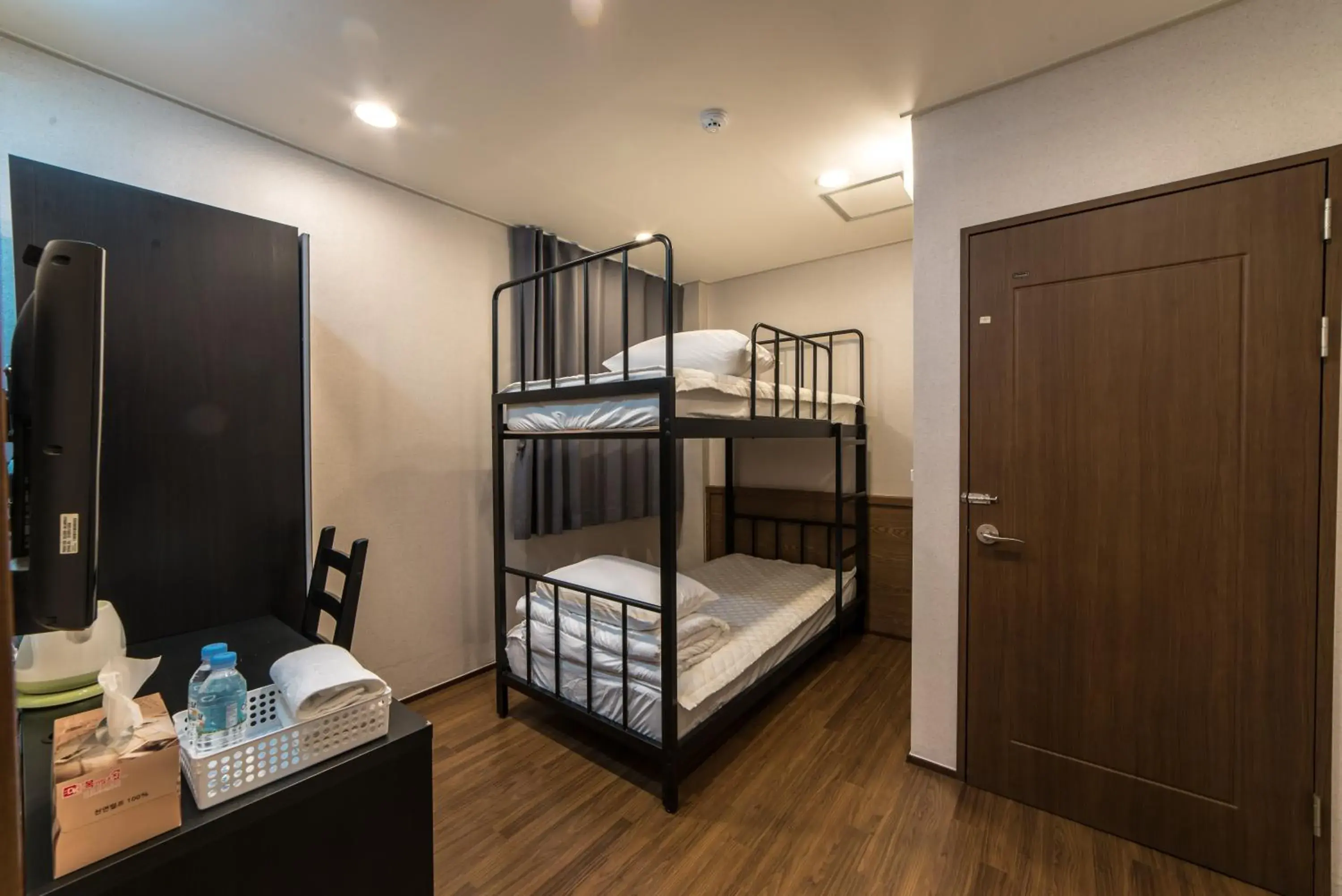 Bunk Bed Twin Room in Soo Song Guesthouse Bunk Bed Twin Room in Soo Song Guesthouse