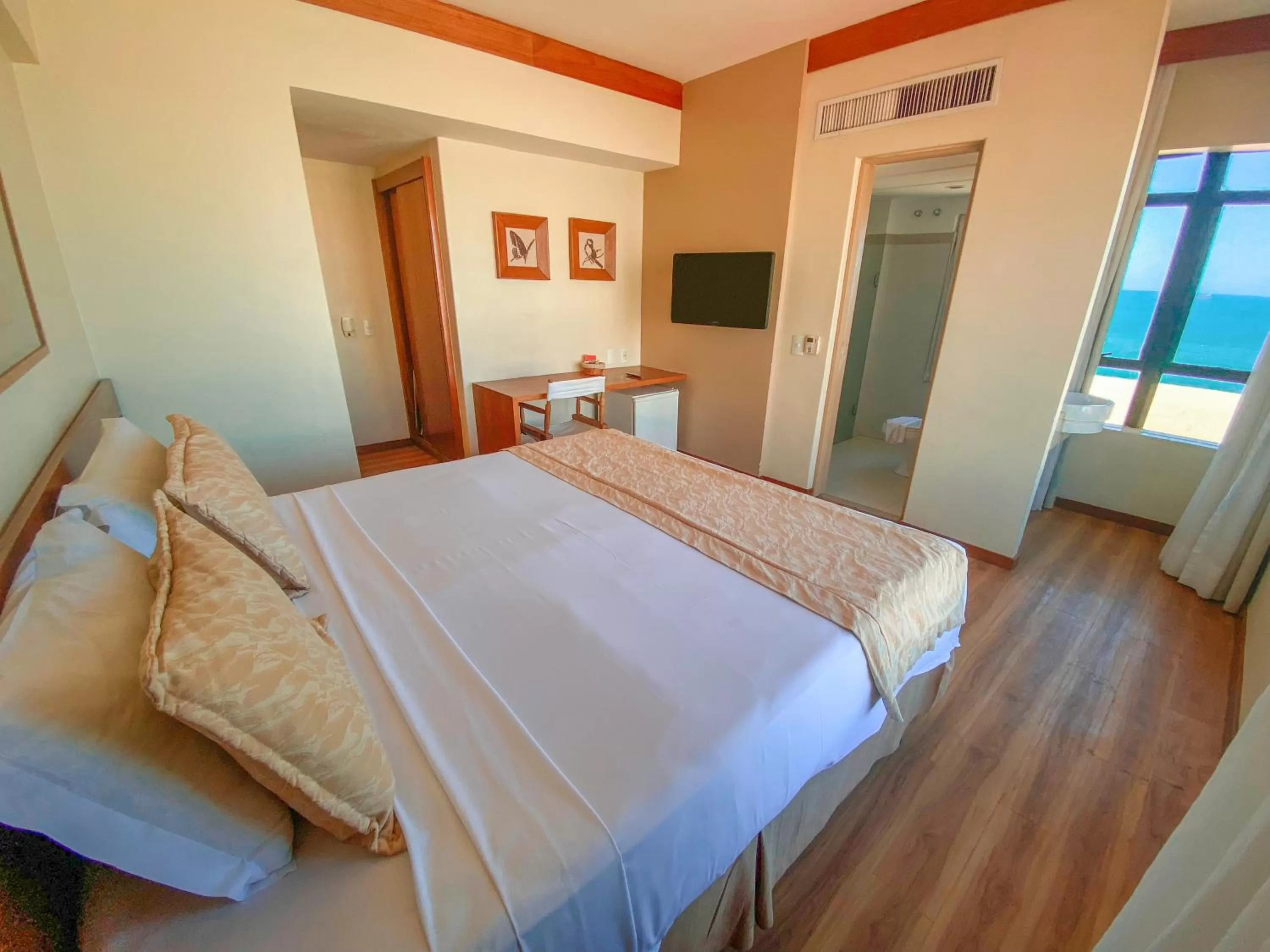 Bedroom, Bed in Magna Praia Hotel