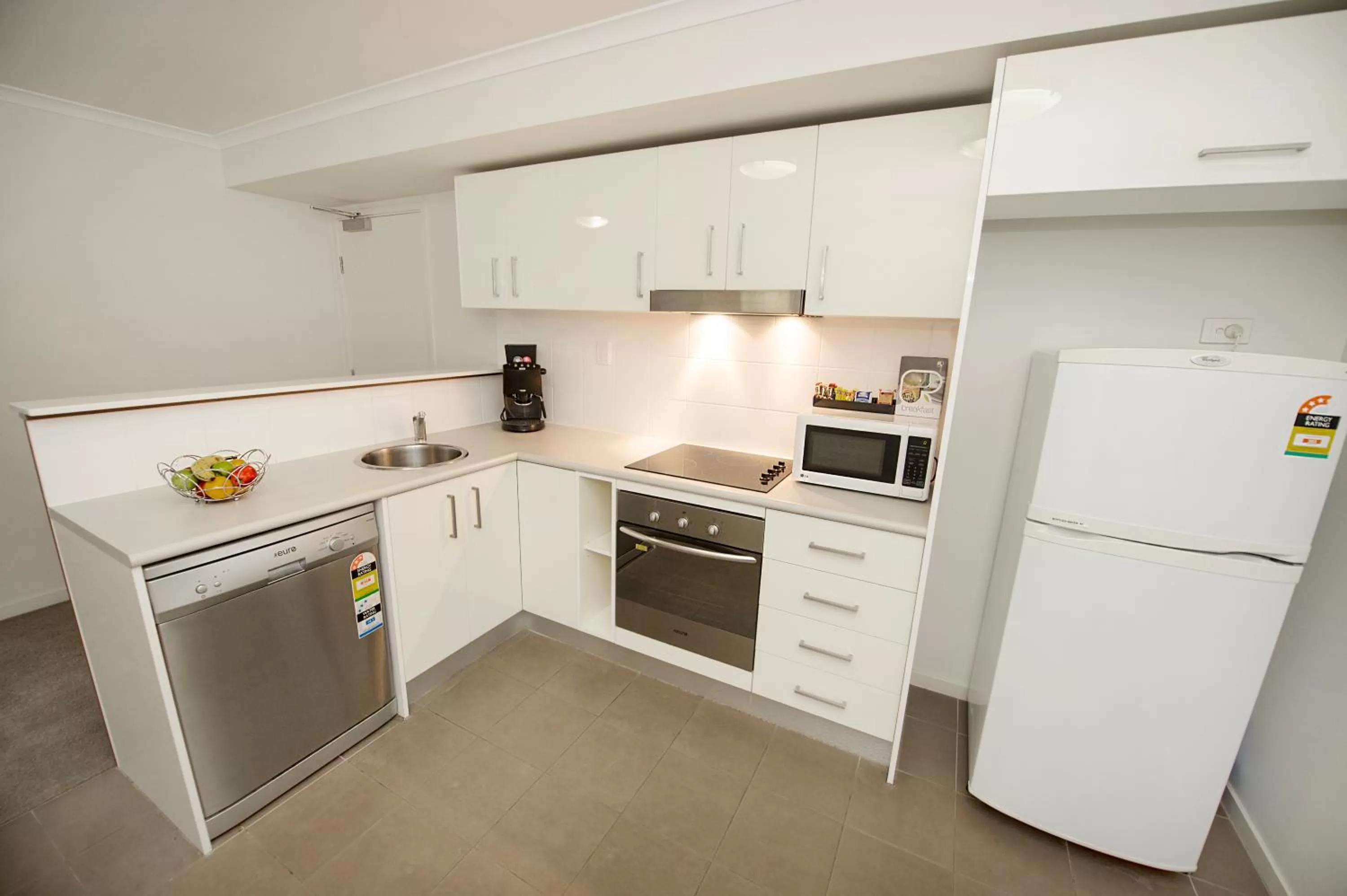 Kitchen or kitchenette in Gladstone City Central Apartment Hotel Official