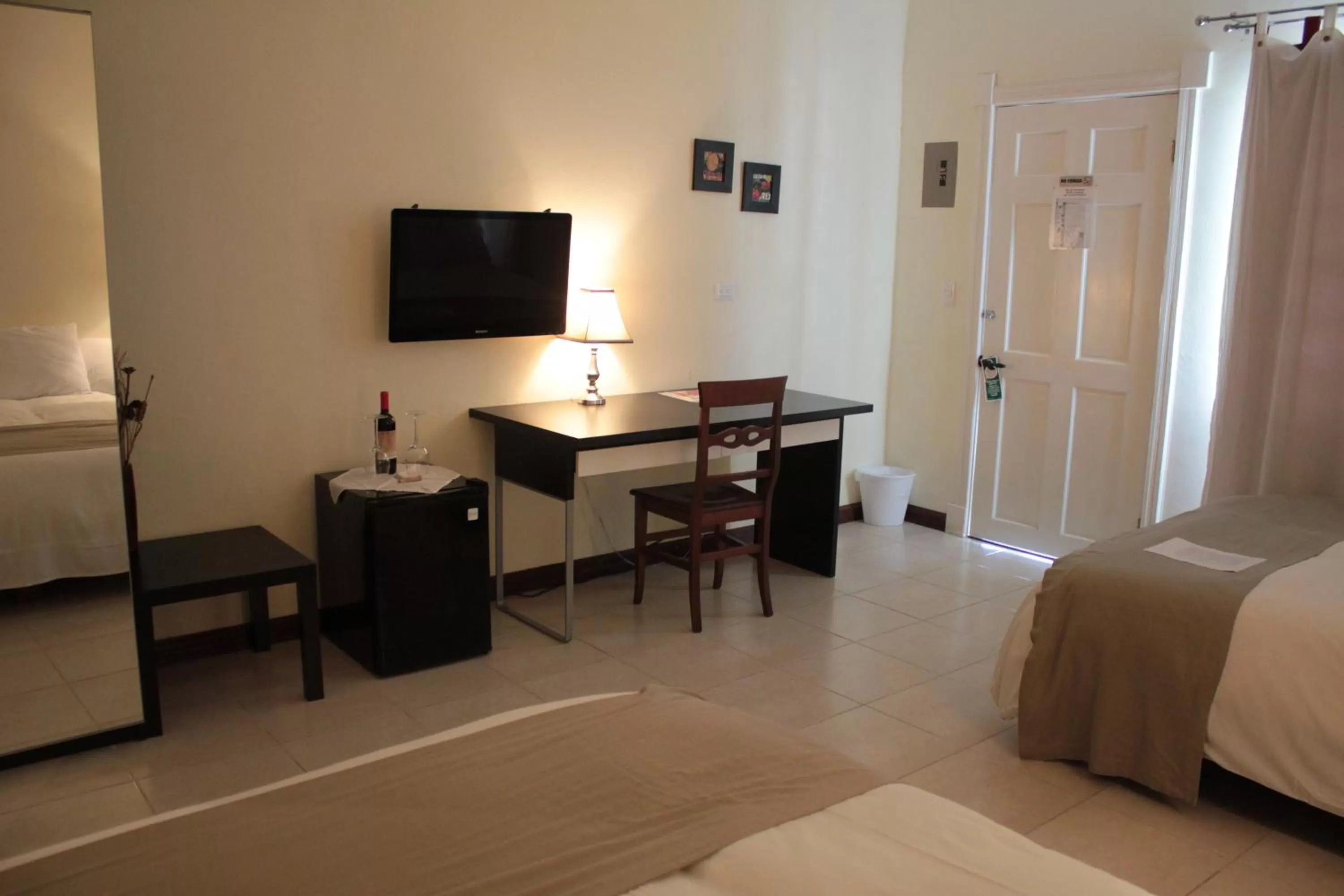 TV and multimedia, Bed in Hotel Luisiana