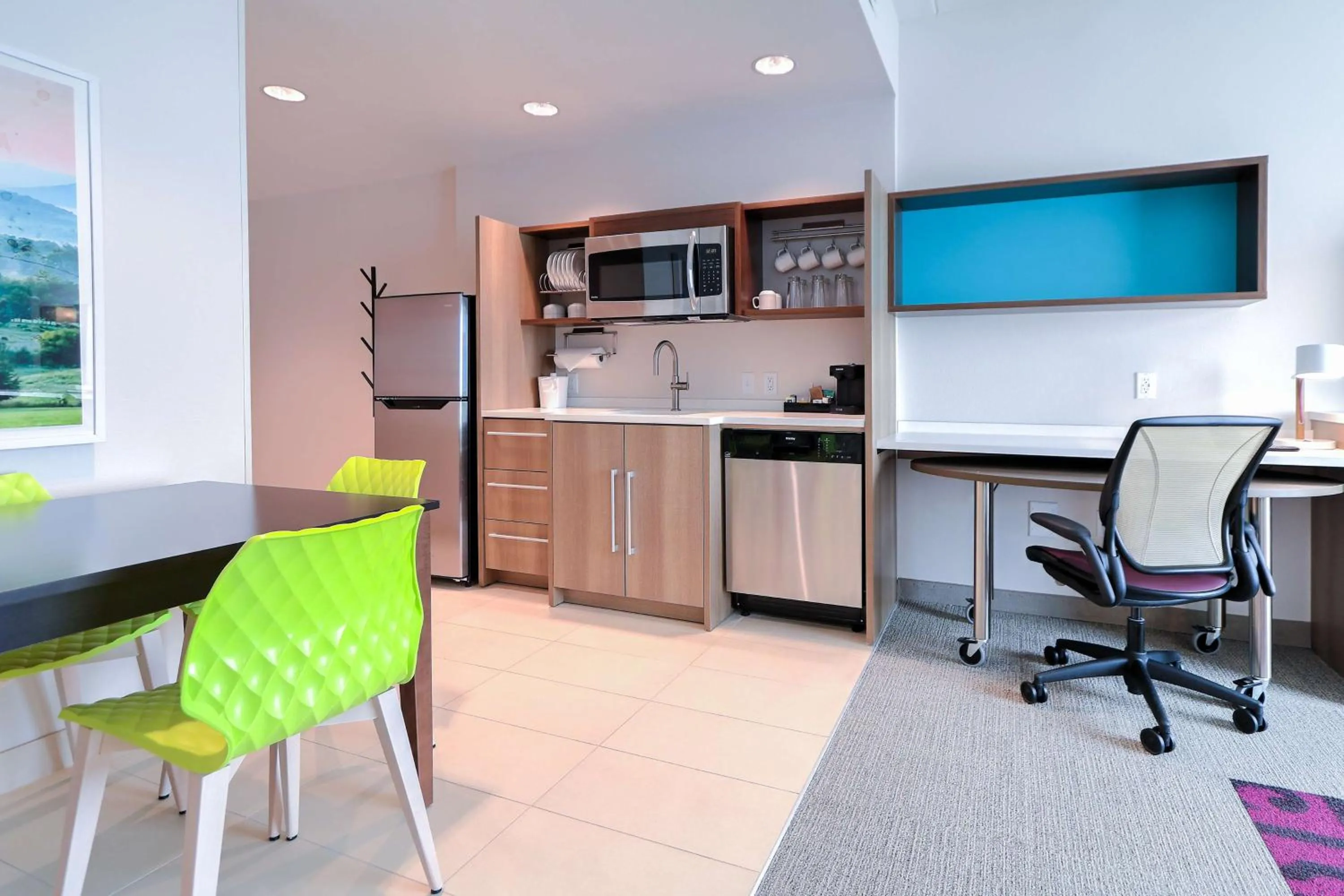 Kitchen or kitchenette in Home2 Suites By Hilton Alcoa Knoxville Airport