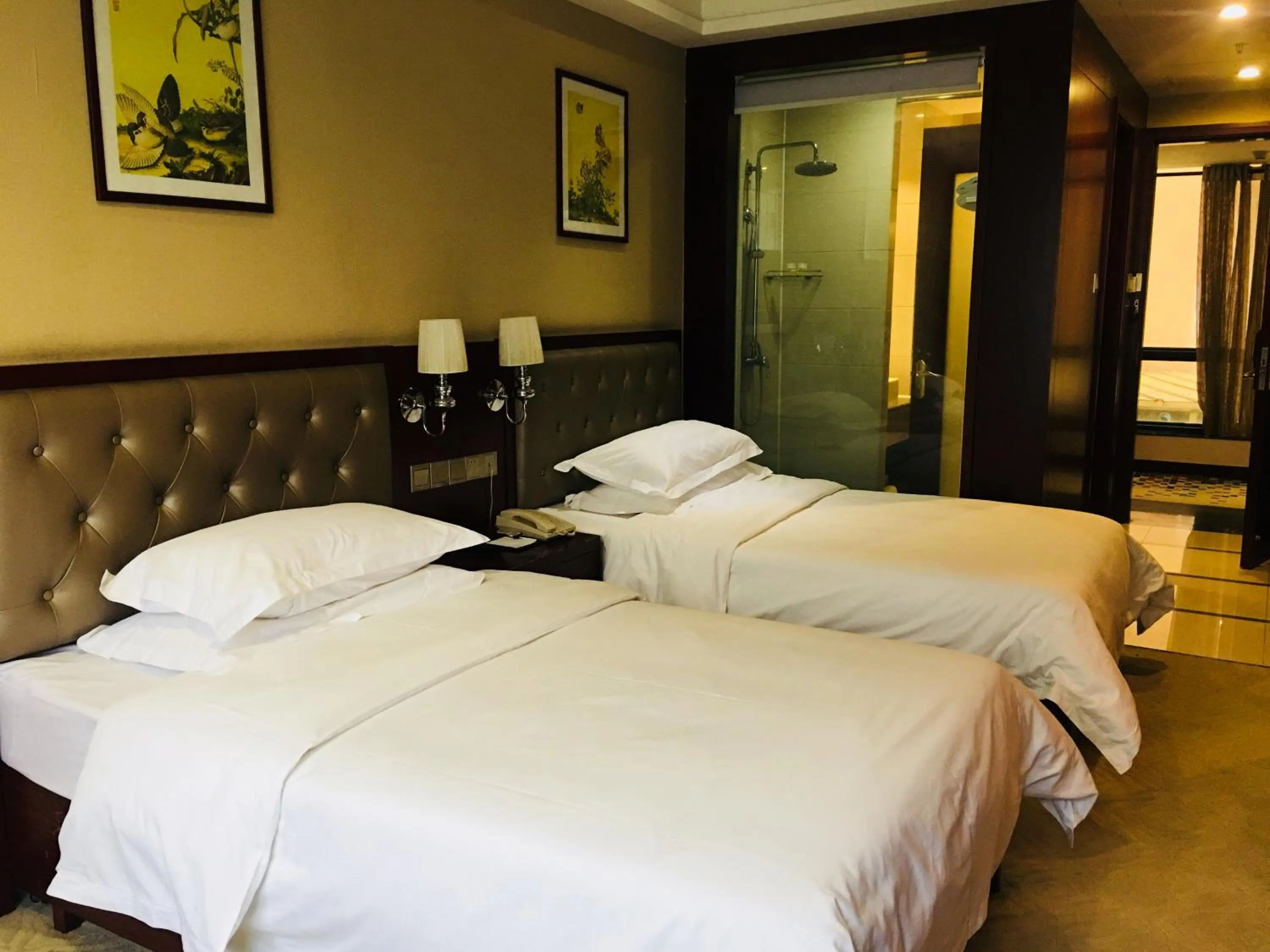 Bedroom, Bed in Guangzhou Shi Liu Hotel