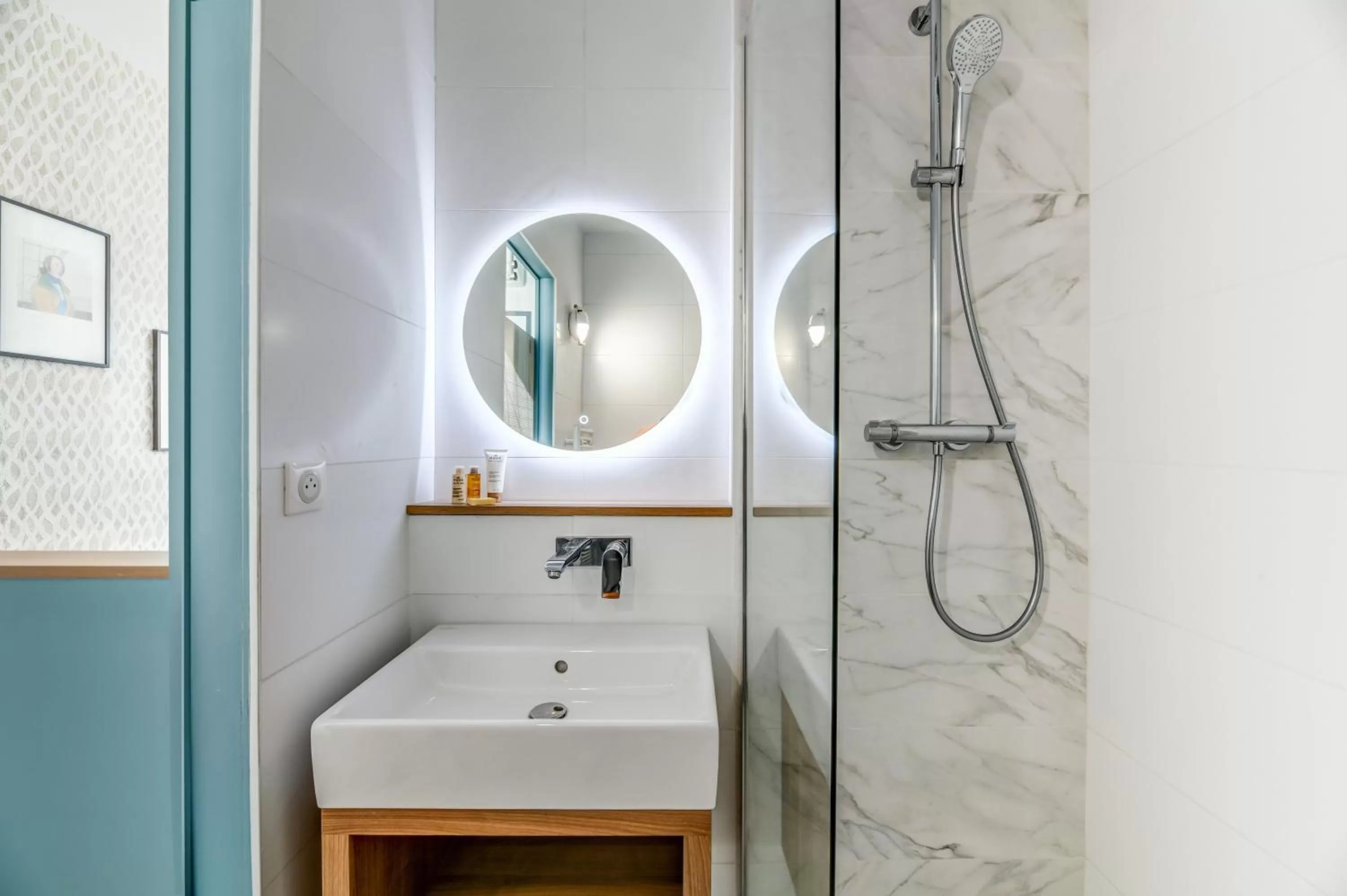 Bathroom in Hôtel Jules Verne Biarritz