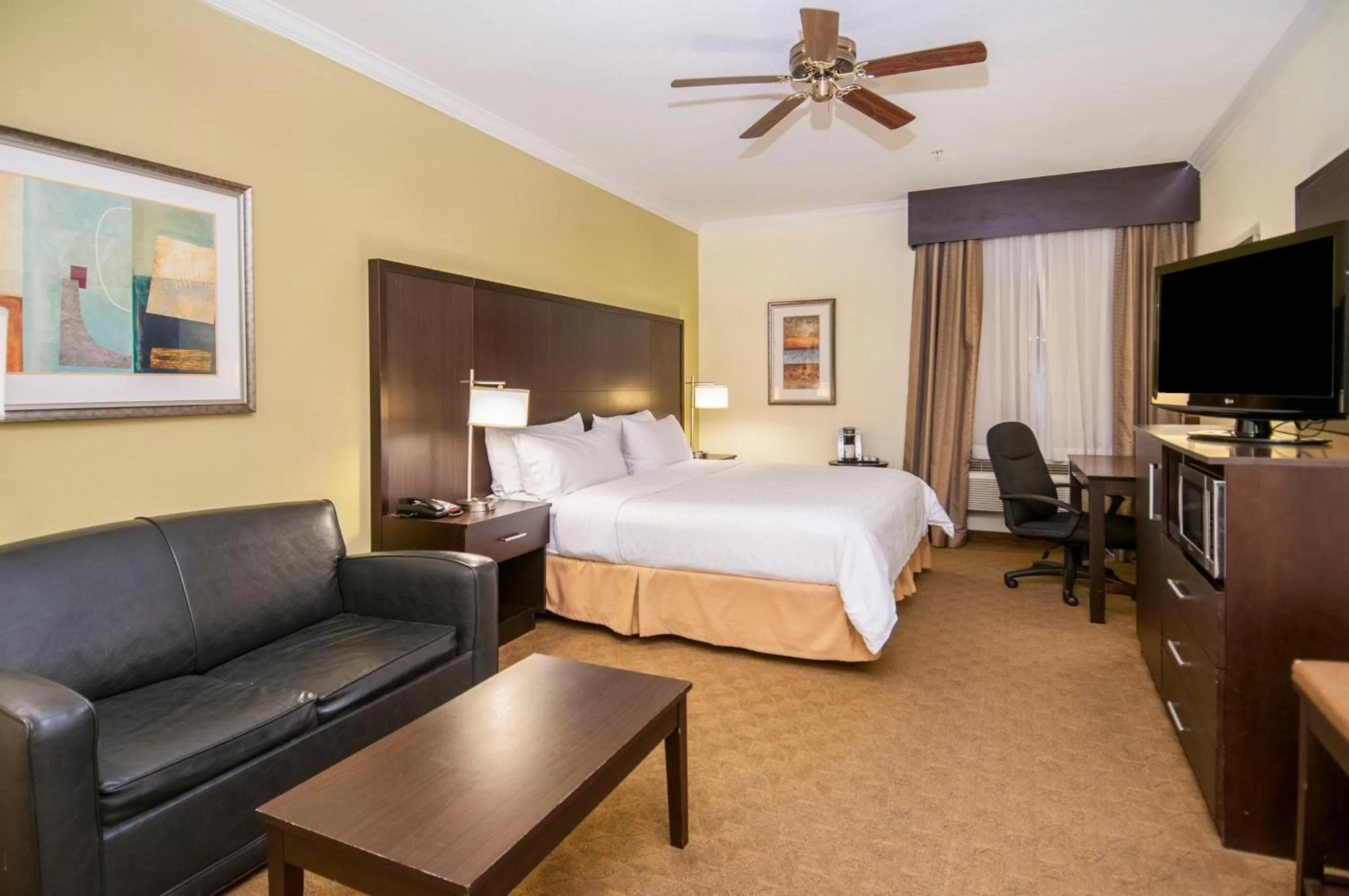 Photo of the whole room, Bed in Holiday Inn Express Hotel & Suites Houston North Intercontinental by IHG