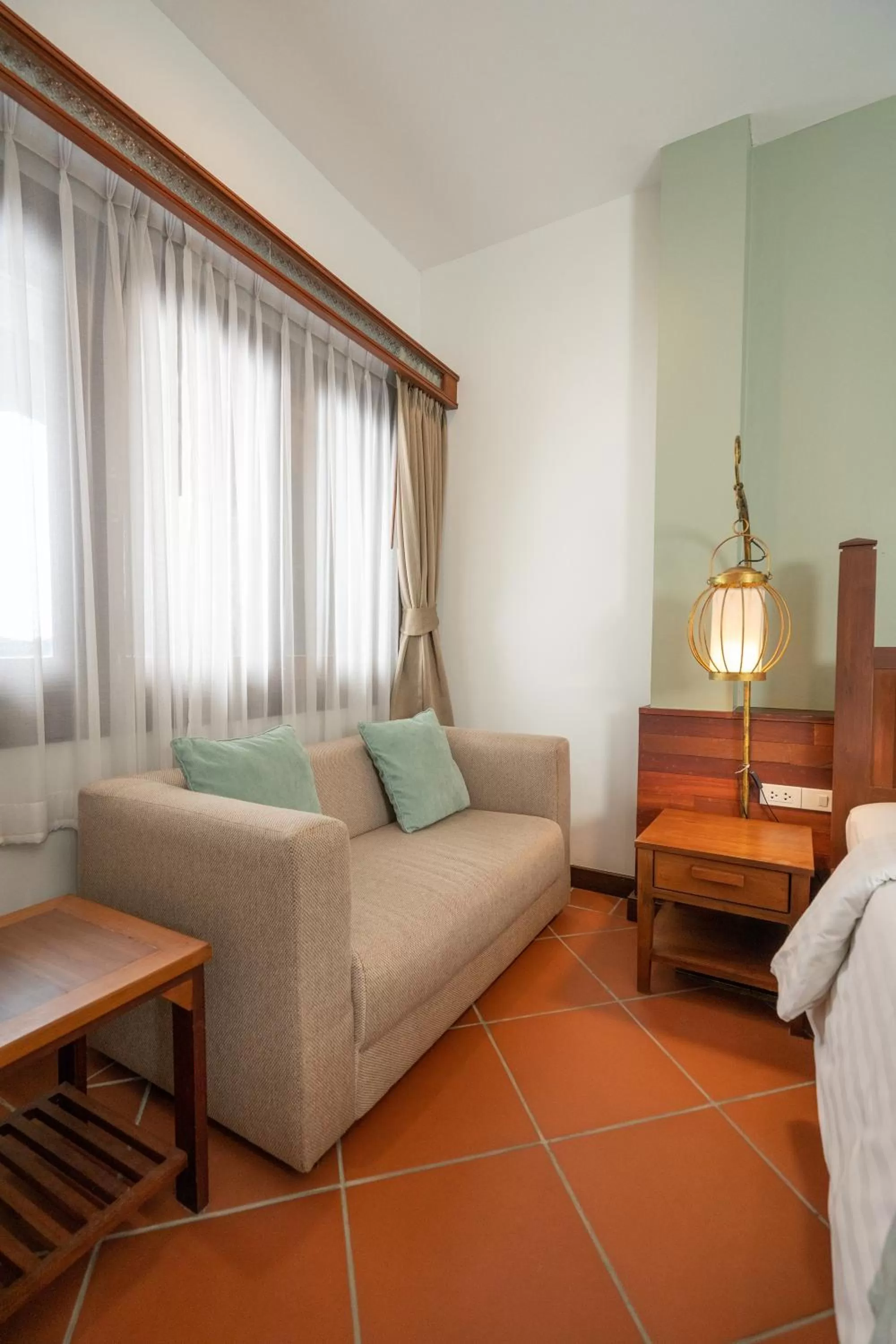 Seating area, Bed in Villa Sanpakoi