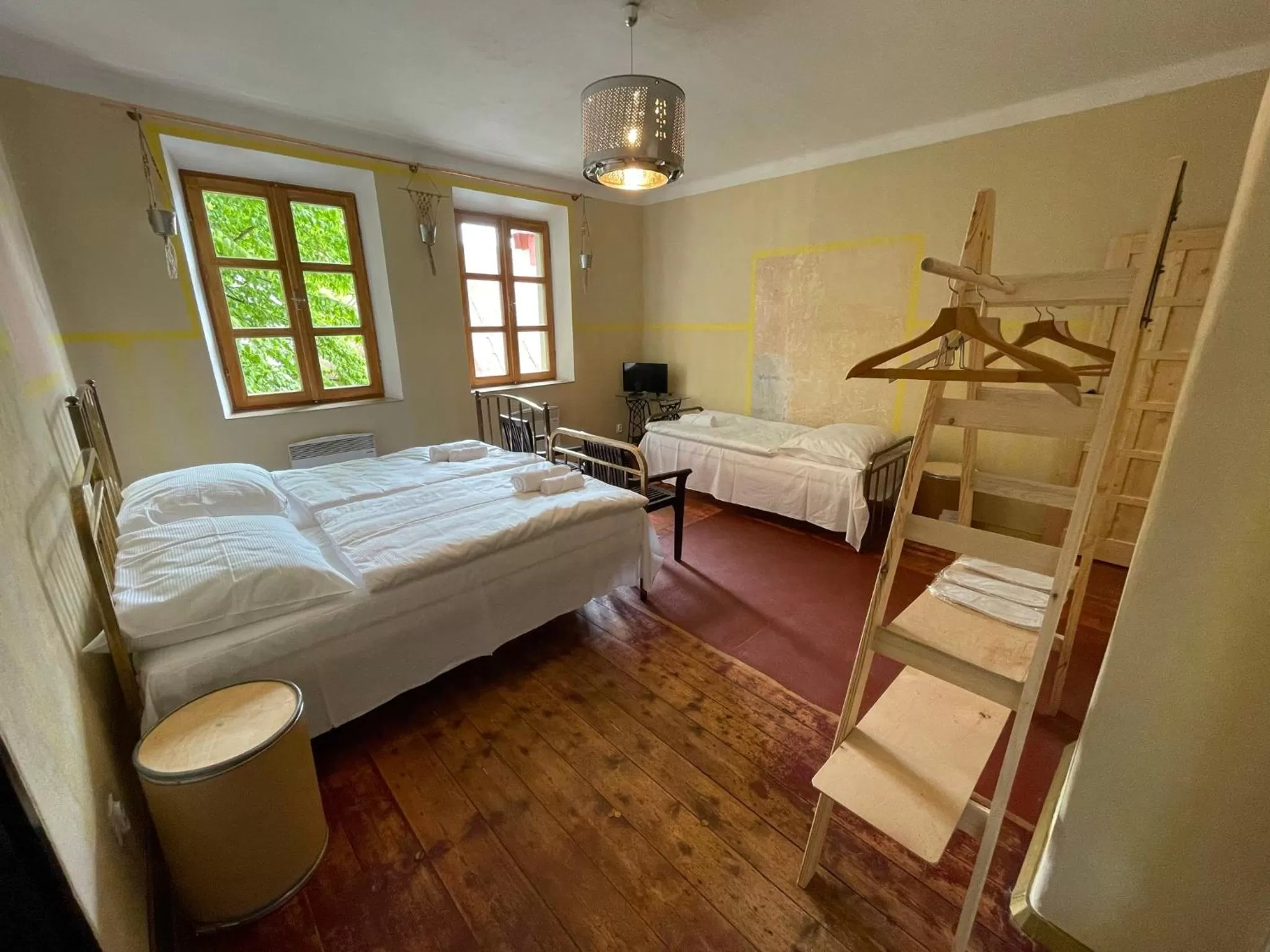 Bed in HARABURDI® Recyclart Hotel