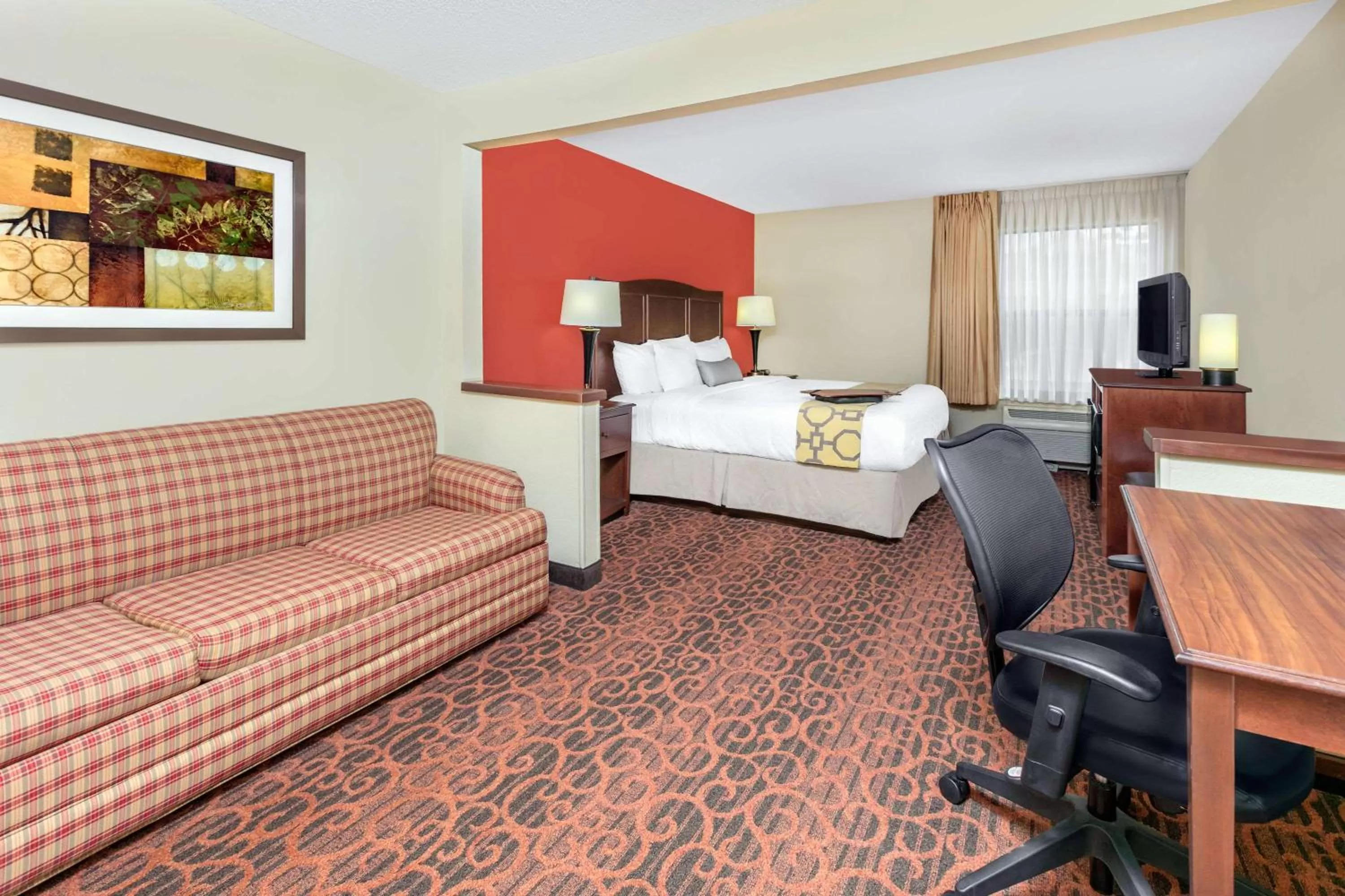 Photo of the whole room, Bed in Baymont by Wyndham Oklahoma City/Quail Springs