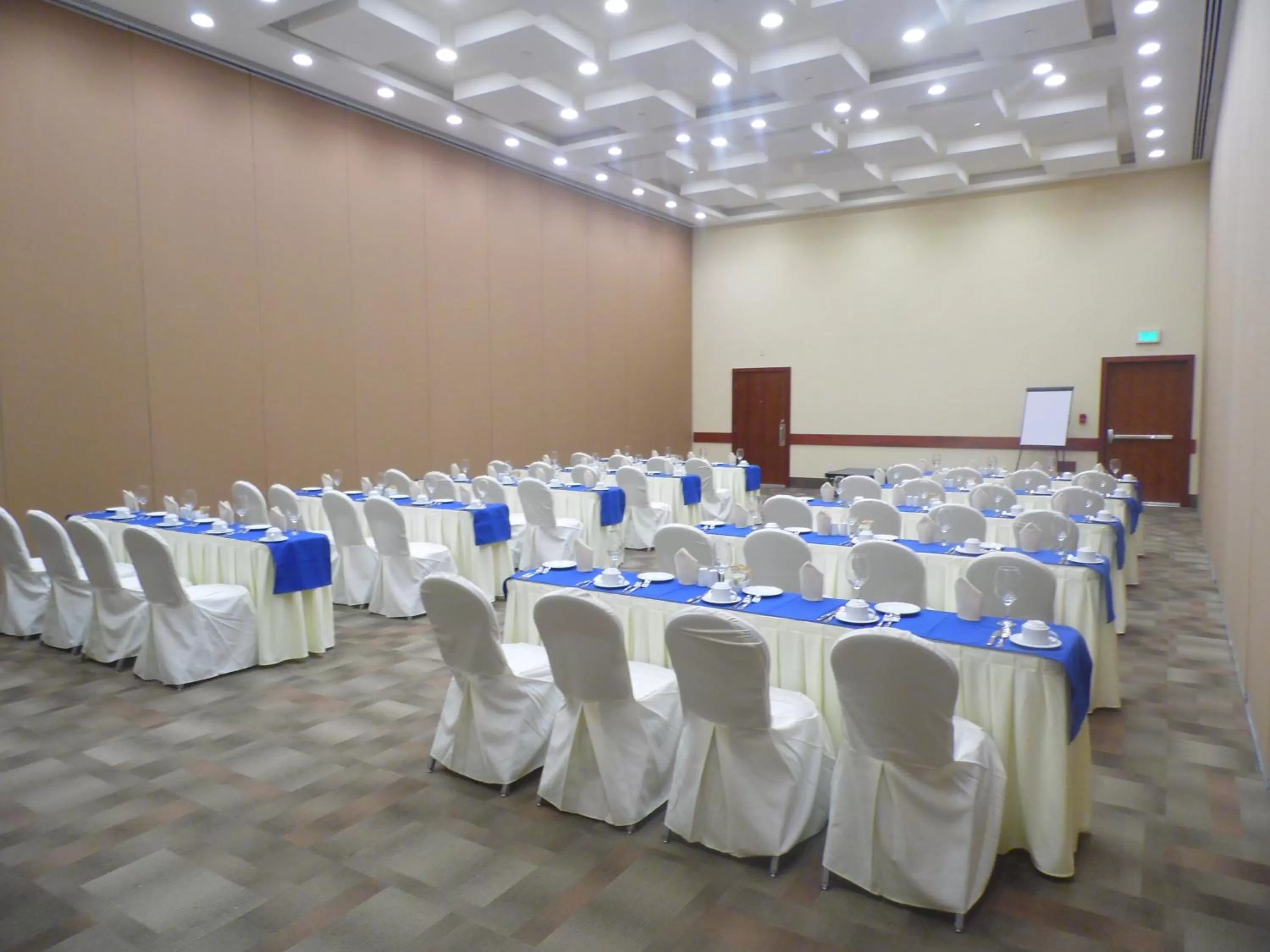 Meeting/conference room in Holiday Inn & Suites Plaza Mayor by IHG