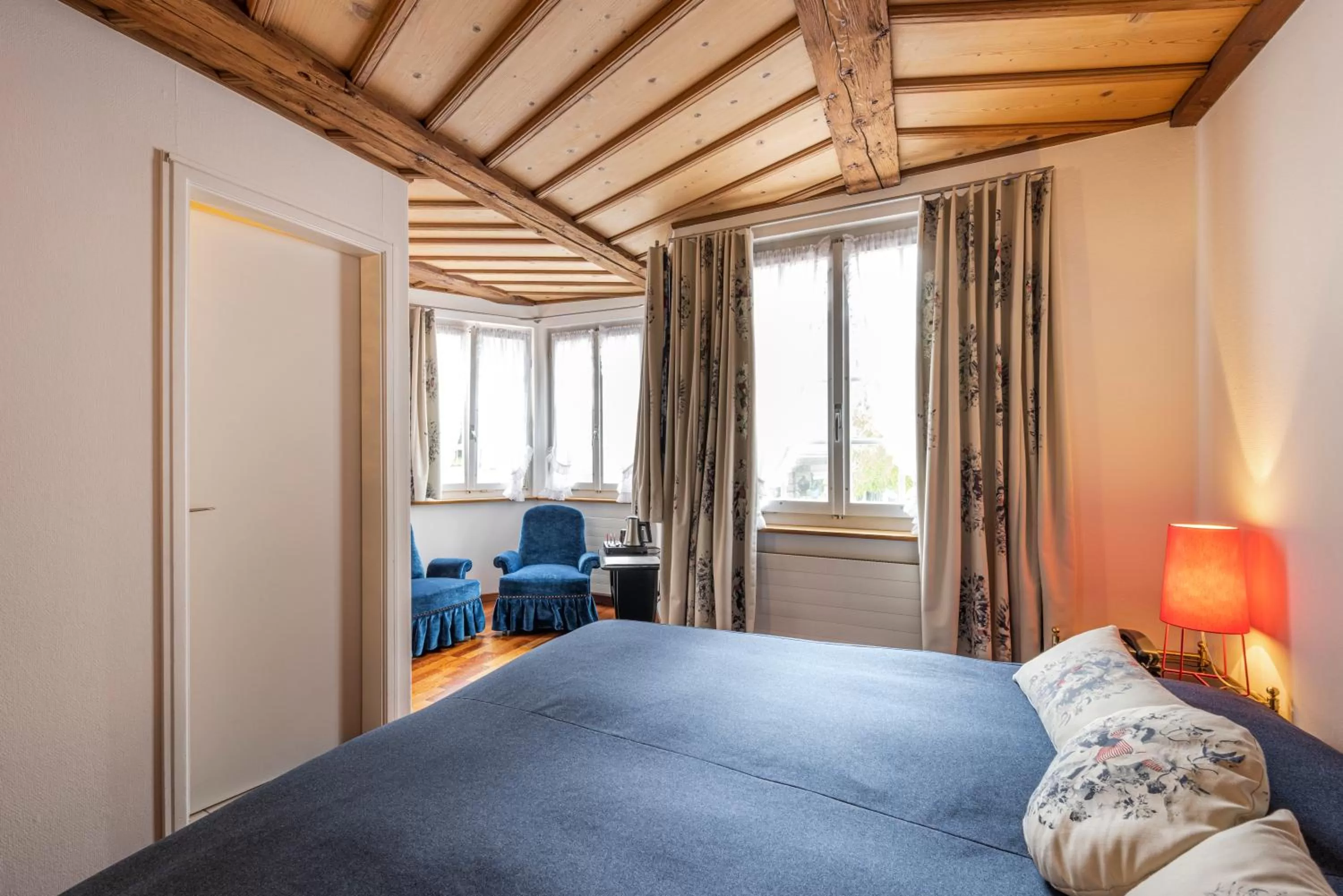 Staff, Bed in Hotel Rebstock