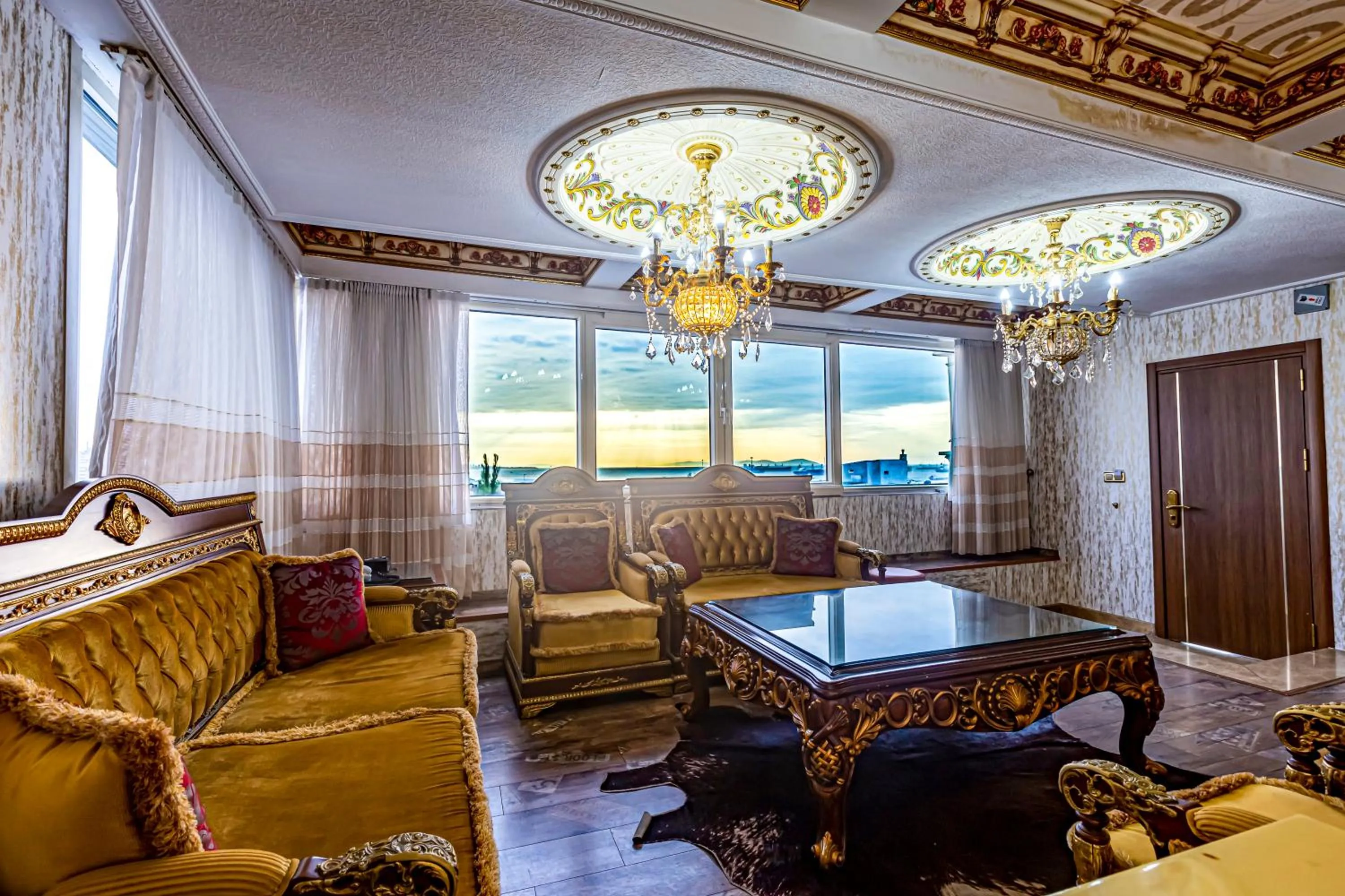 Living room in Marmaray Hotel