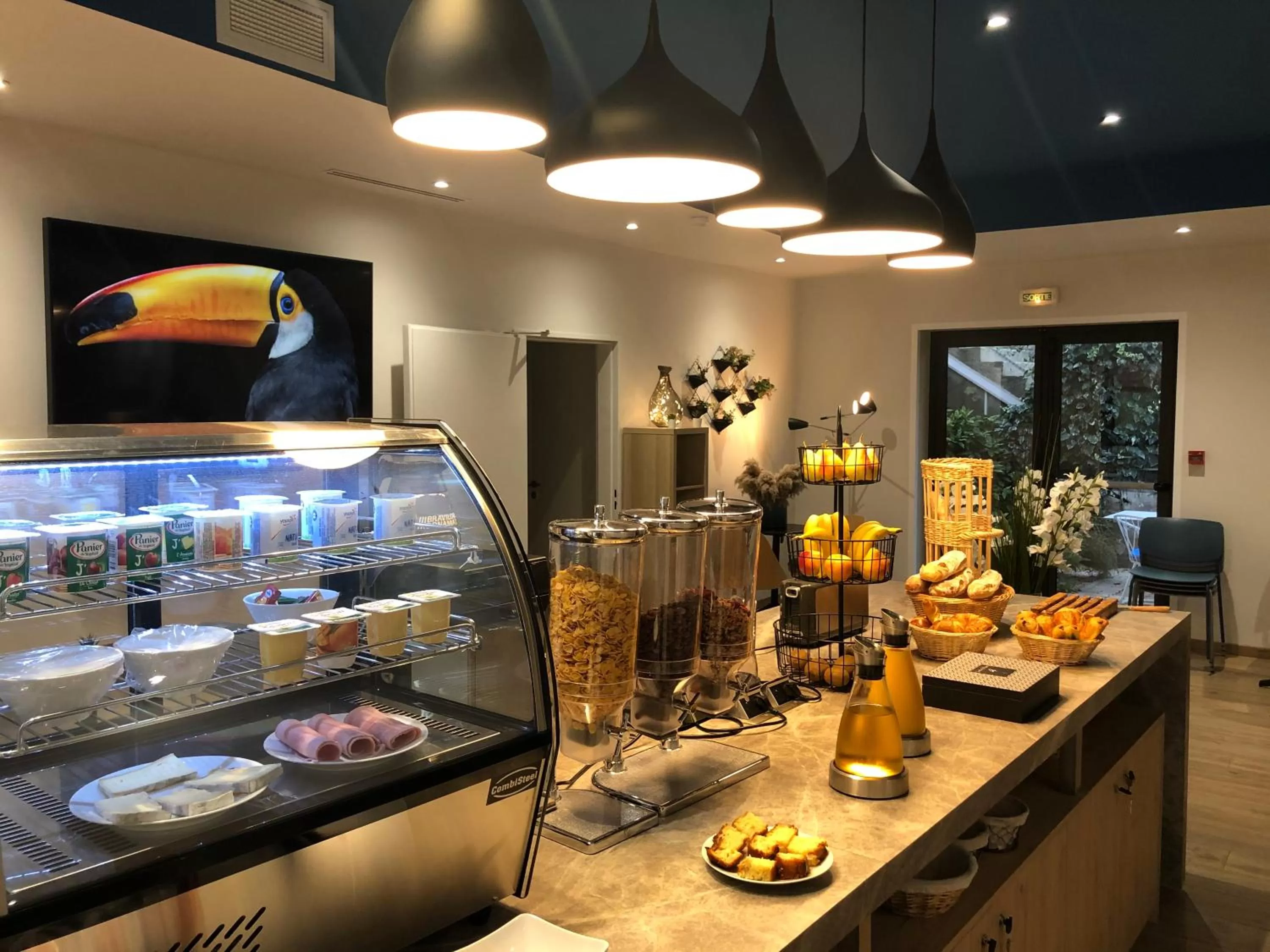 Buffet breakfast in Hotel Cantosorgue