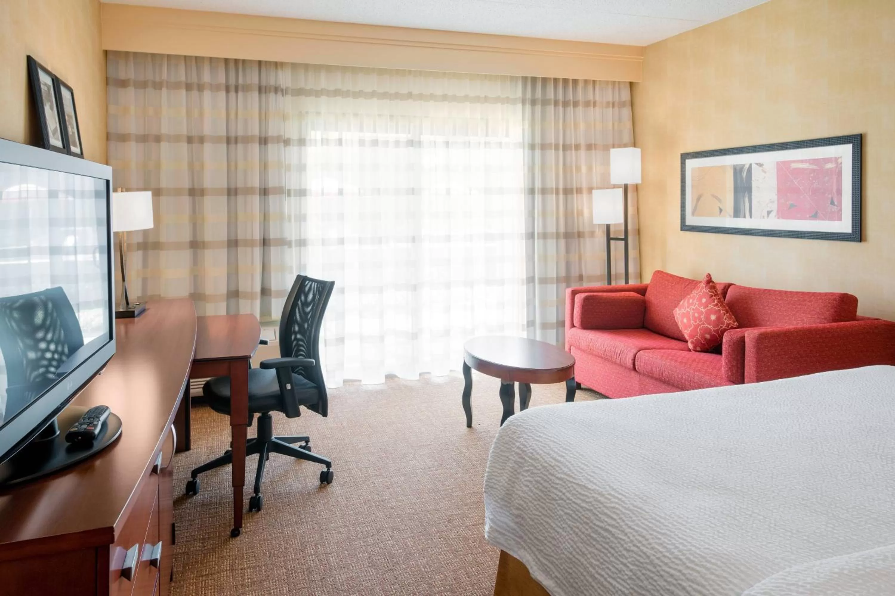 King Room with Sofa Bed and Transfer Shower - Mobility and Hearing Accessible in Courtyard by Marriott Chicago Naperville