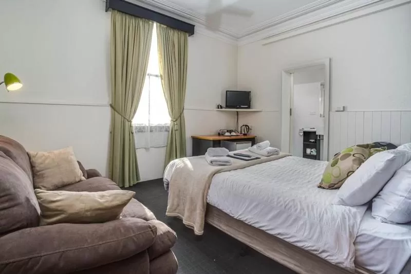 Bed in The Mews Motel