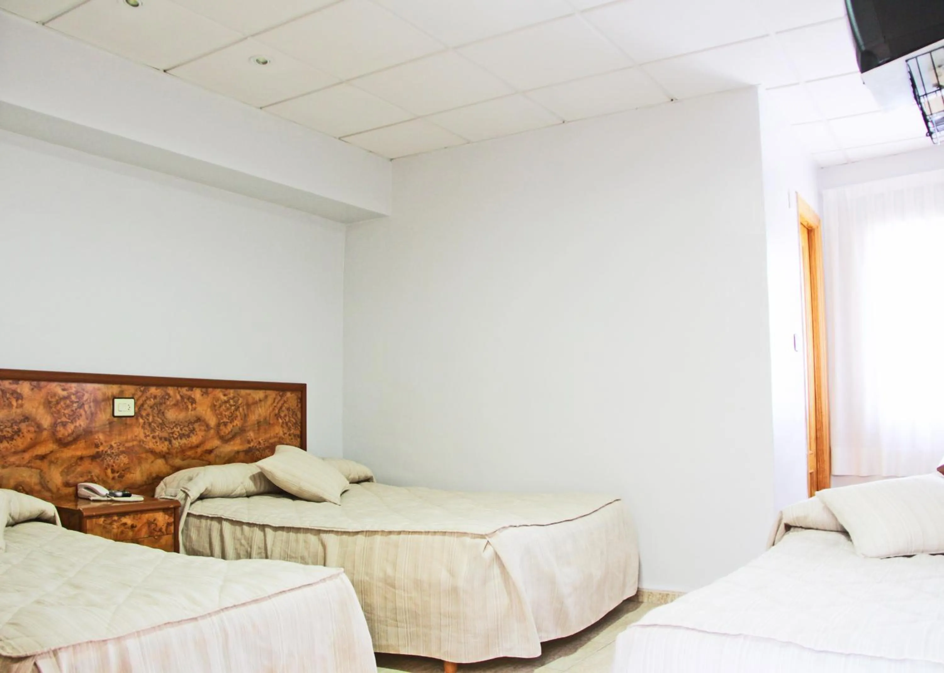 Day, Bed in Hotel Trabuco