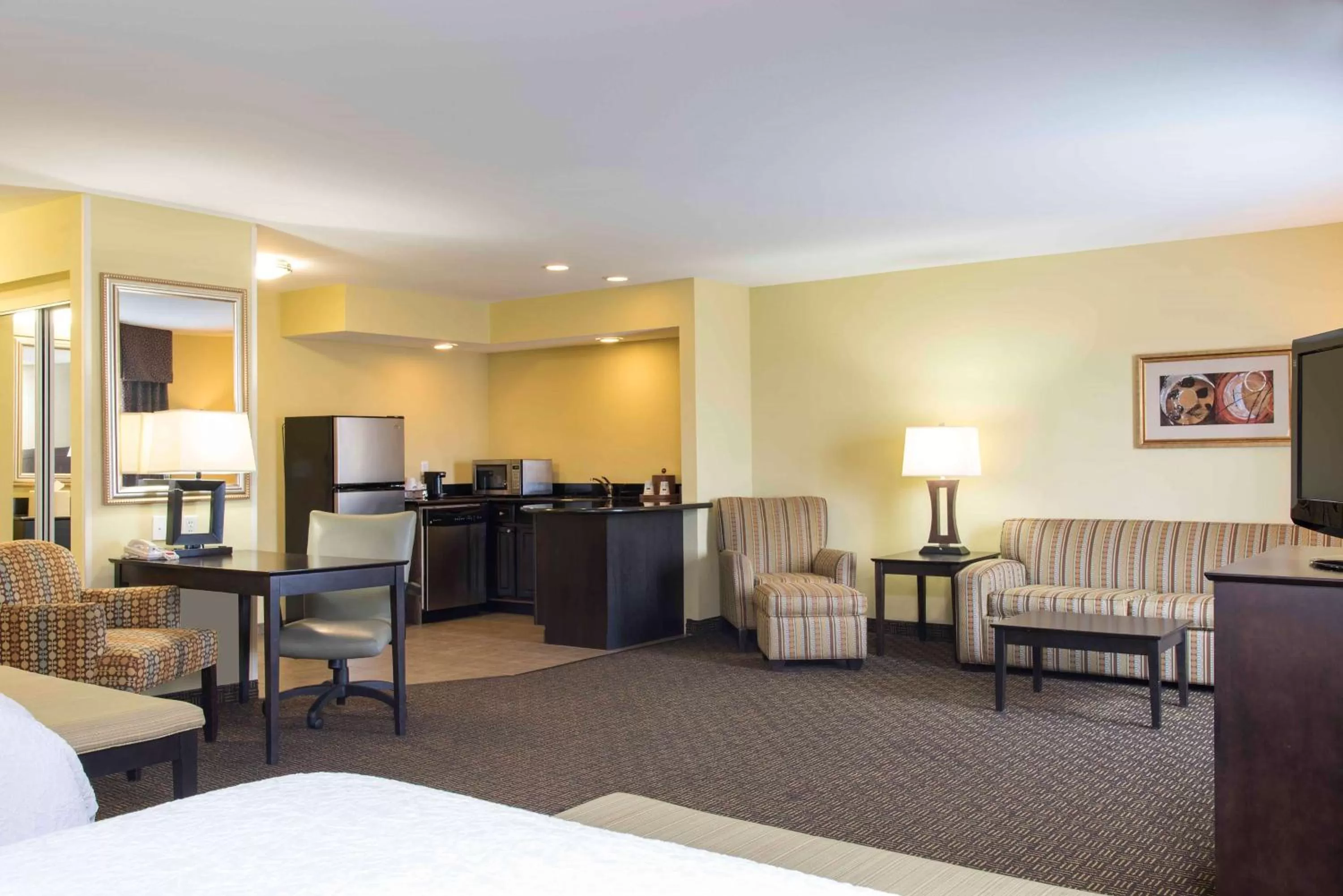 Bed in Hampton Inn & Suites Danville