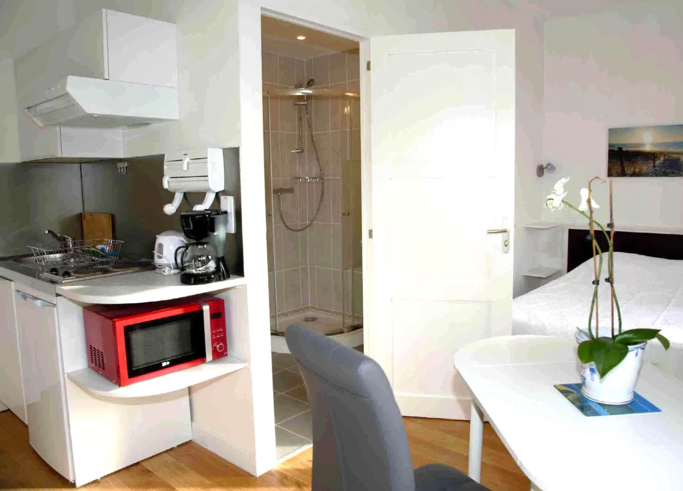 Bathroom, Kitchen/Kitchenette in Apparthotel Douai Gare