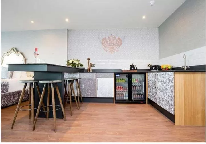 Kitchen or kitchenette in The Shankly Hotel