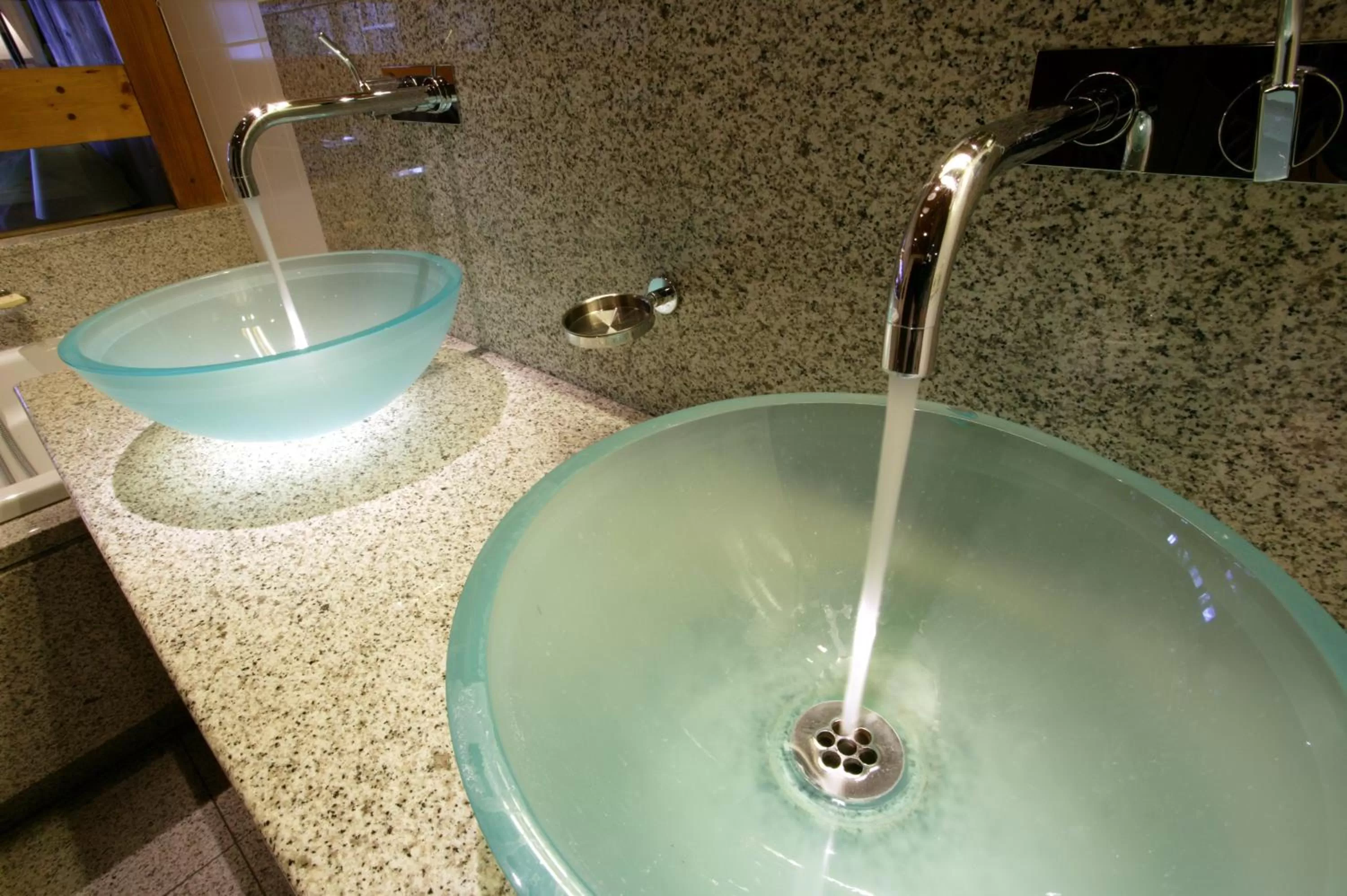 Bathroom in Le Hameau Albert 1er - Relais & Châteaux