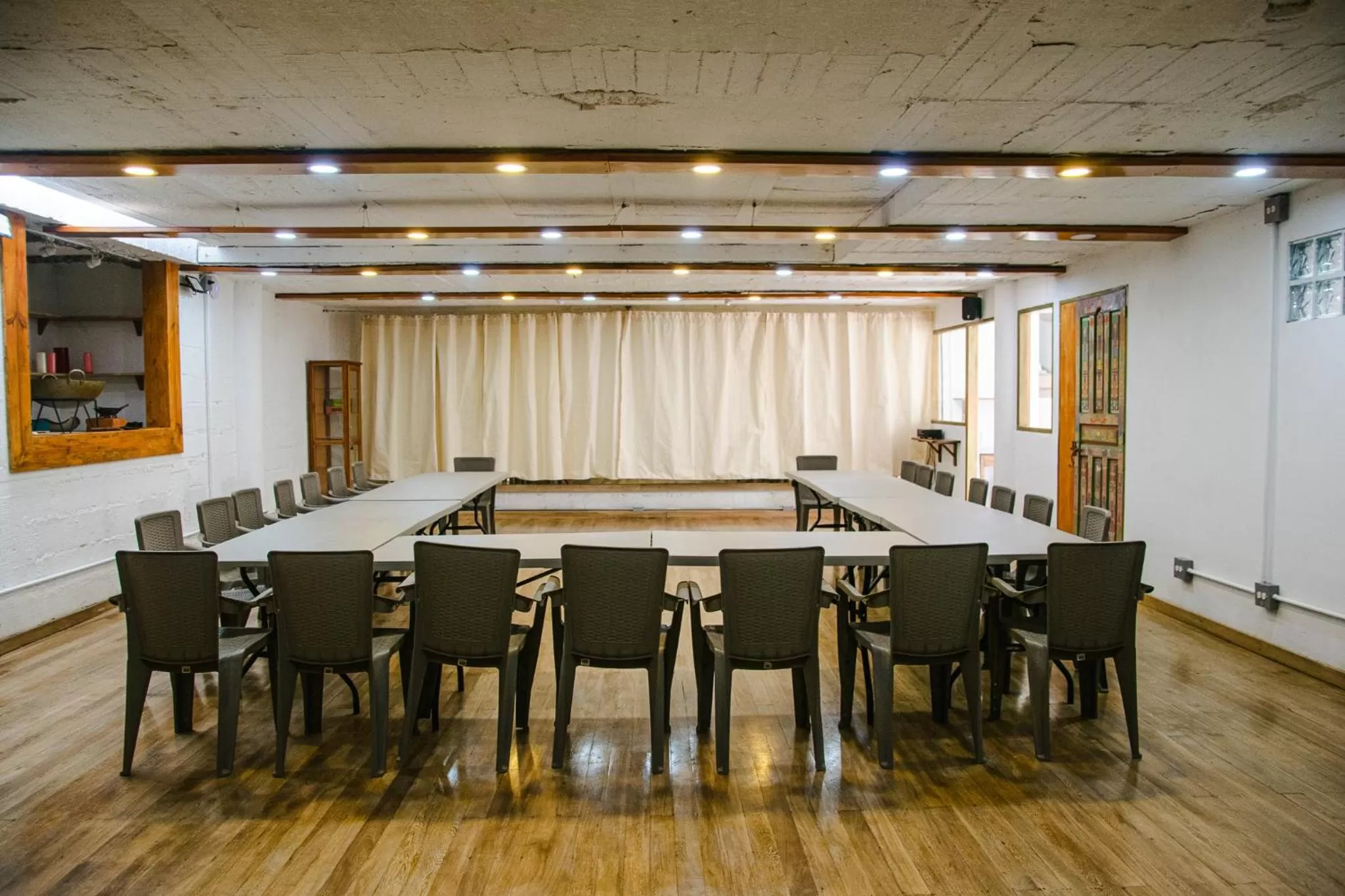 Meeting/conference room in El Despertar Hotel