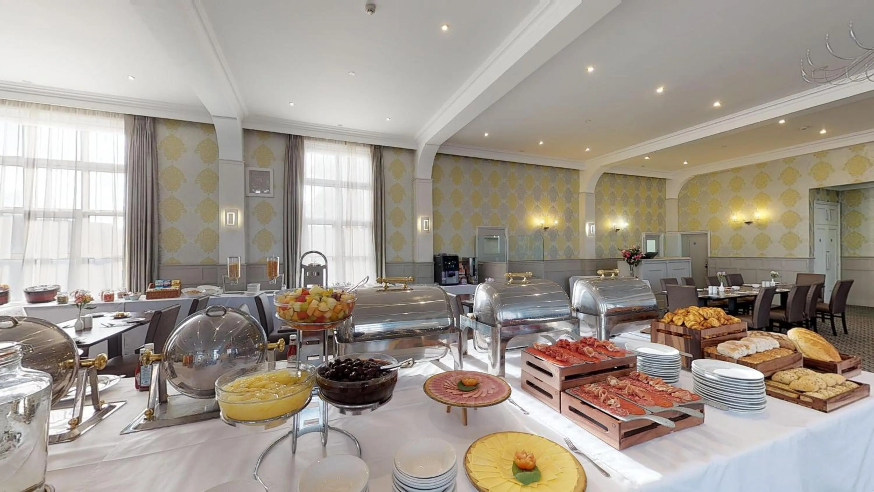 Restaurant/places to eat in Ommaroo Hotel