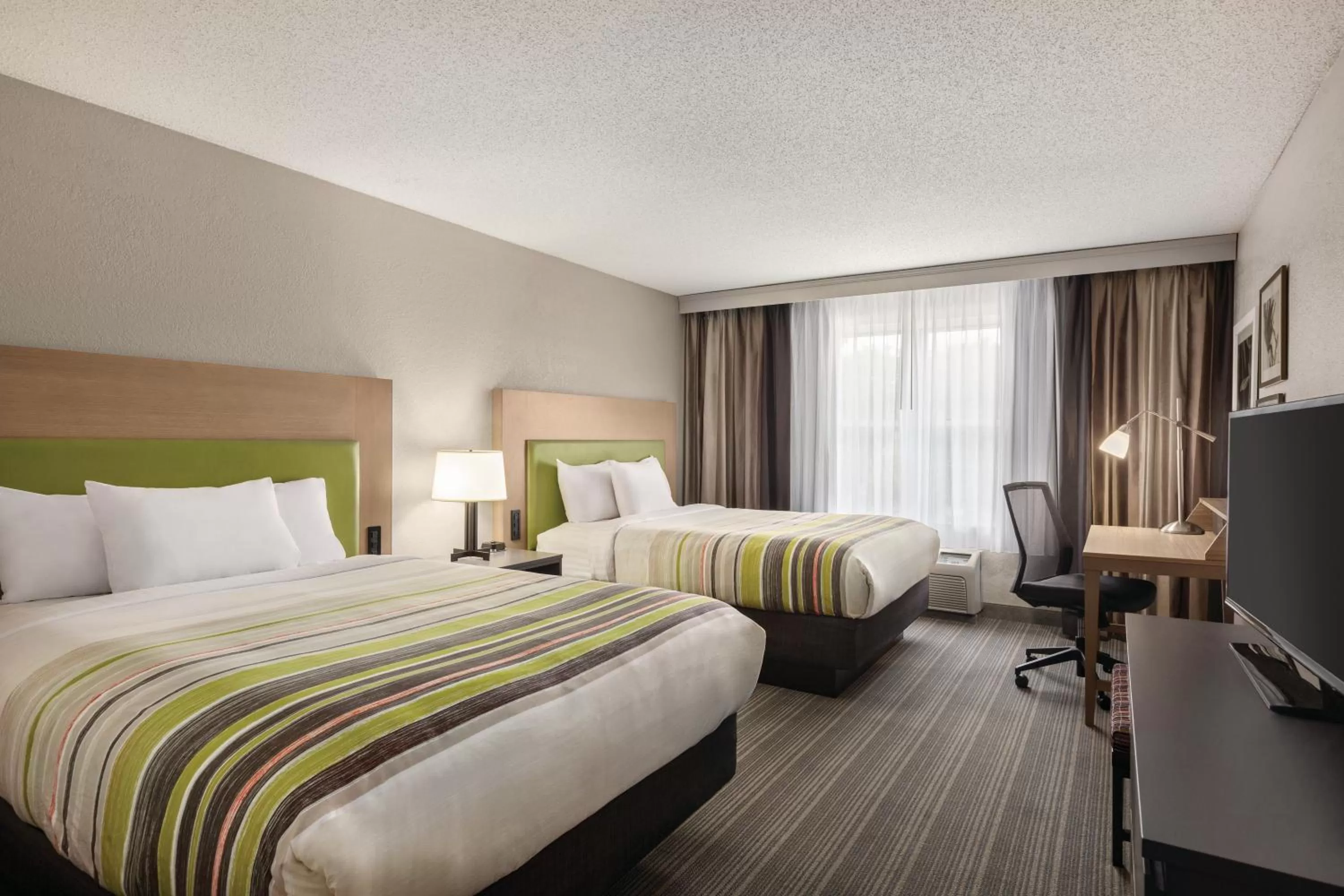 Bed in Country Inn & Suites by Radisson, Beaufort West, SC