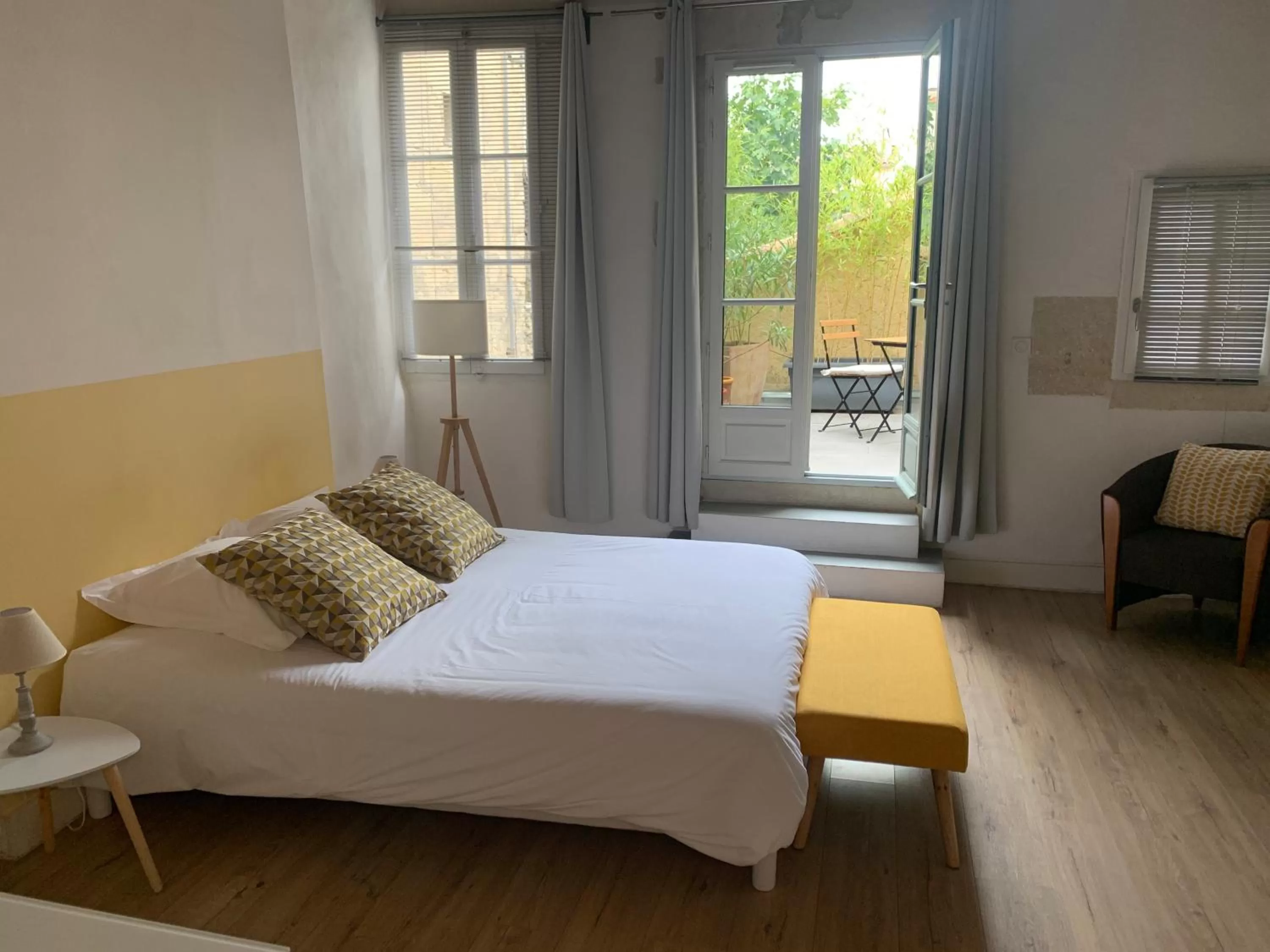 Photo of the whole room, Bed in In Situ B&B