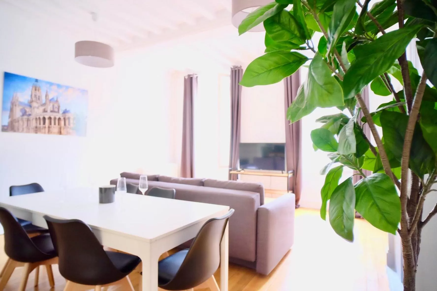 Dining Area in City Affaire : Bayeux Omaha