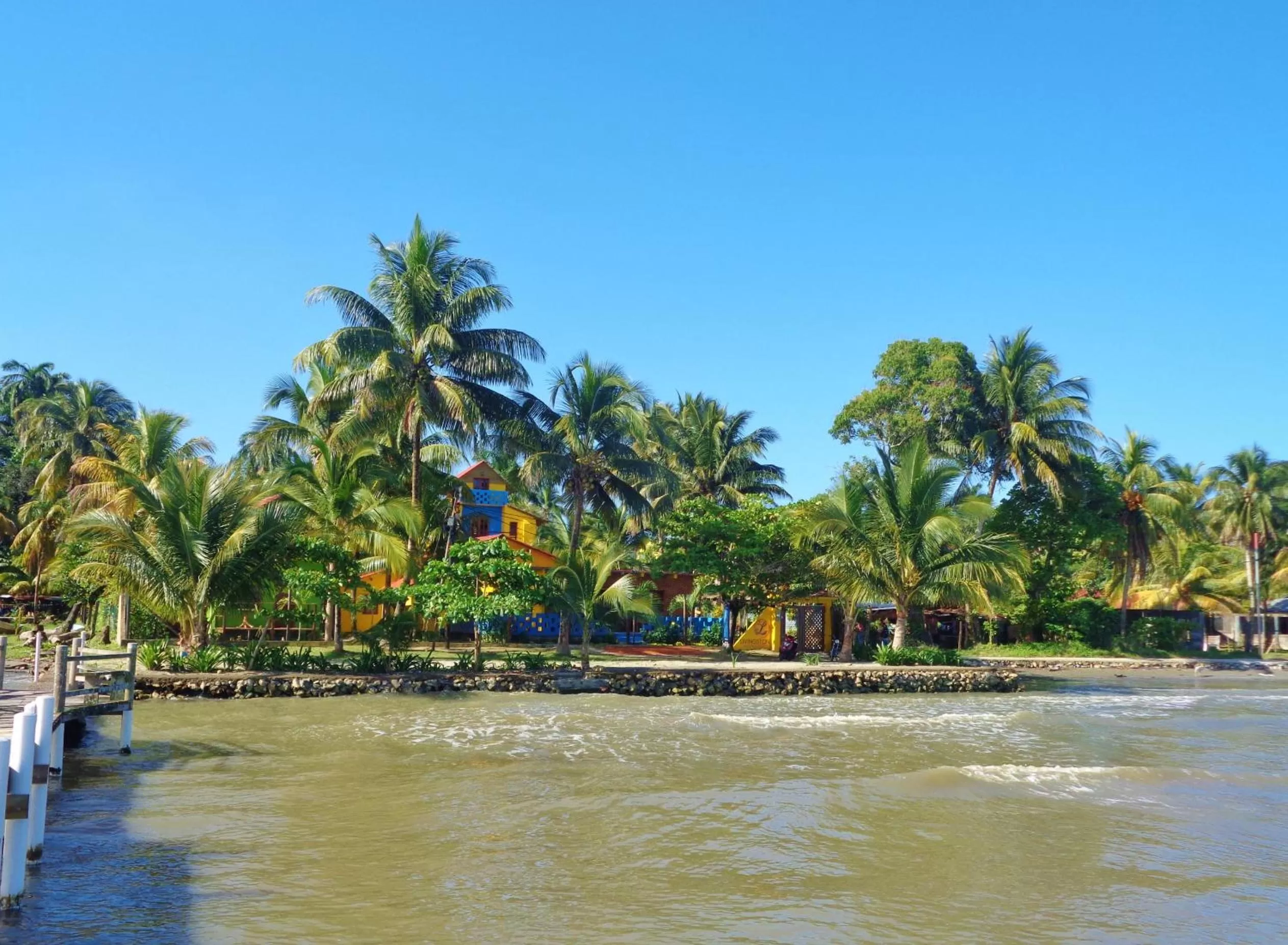 Facade/entrance, Beach in Livingston Resort Hotel