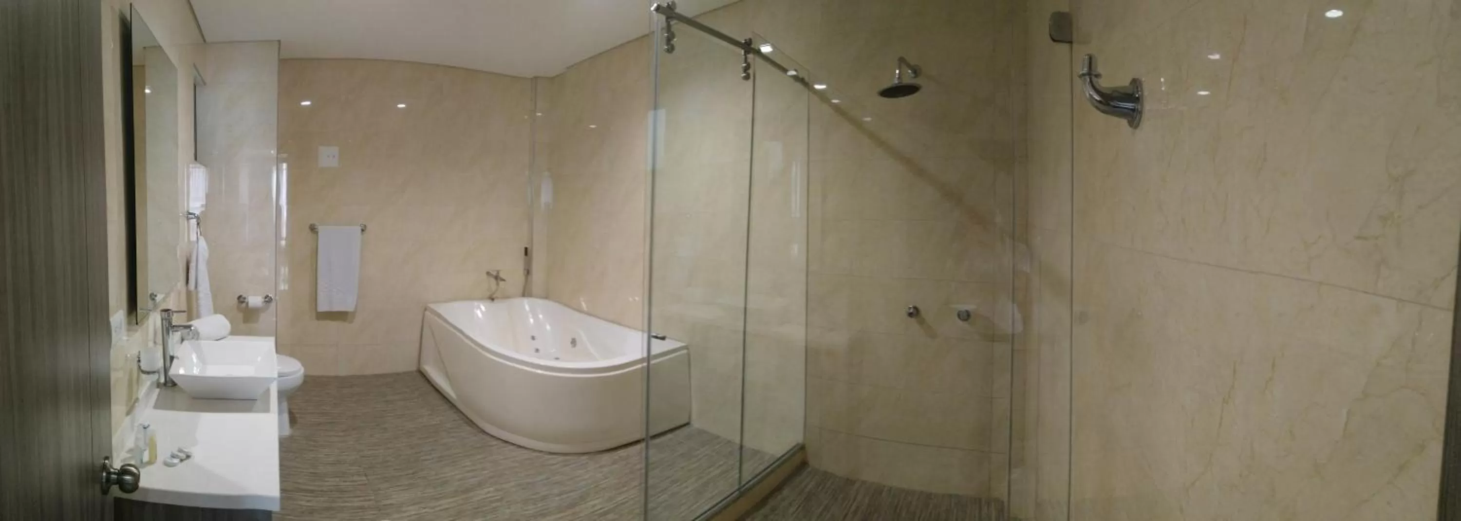 Bathroom in Hotel Altamar Cartagena