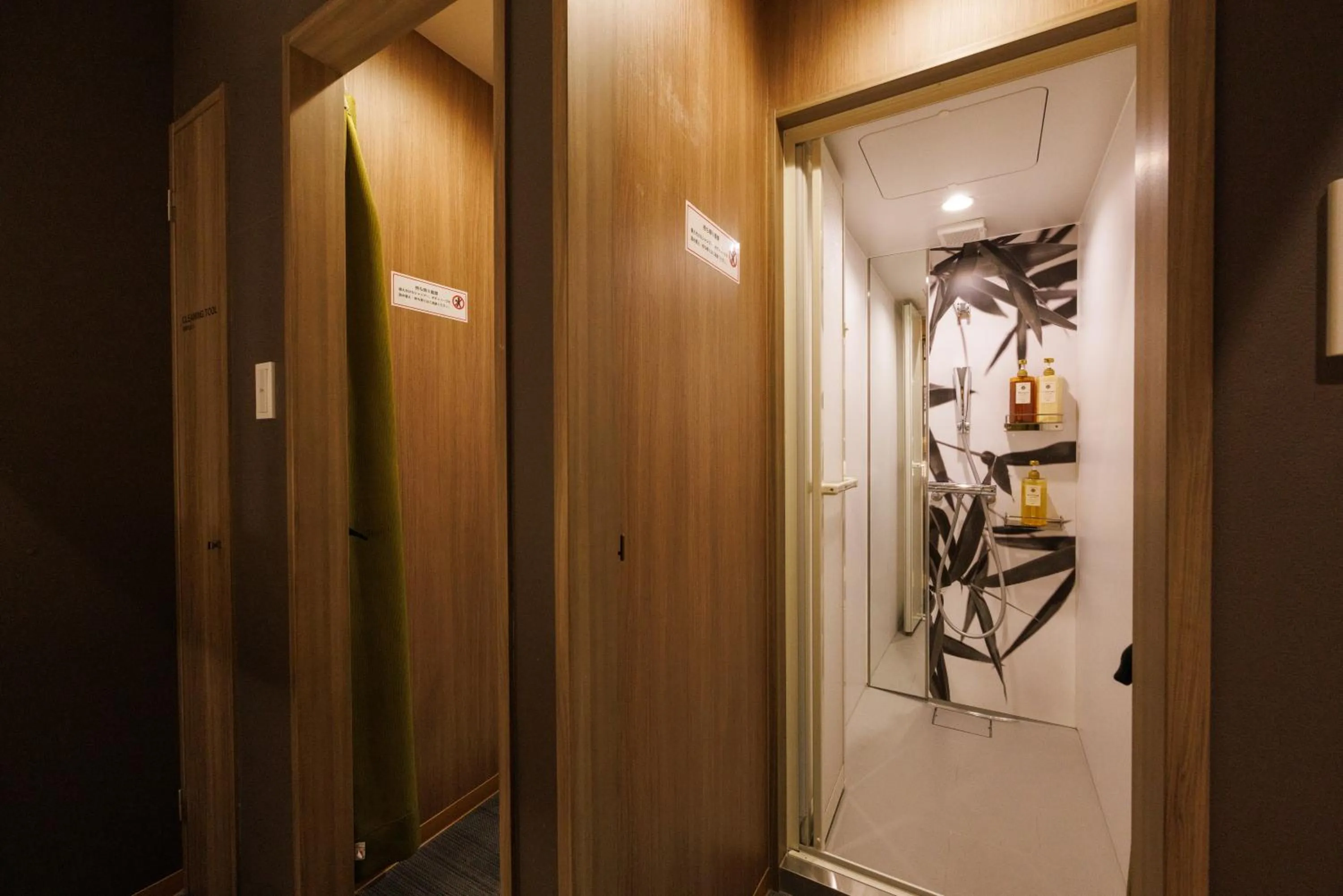 Shower in HOTEL Cargo Shinsaibashi