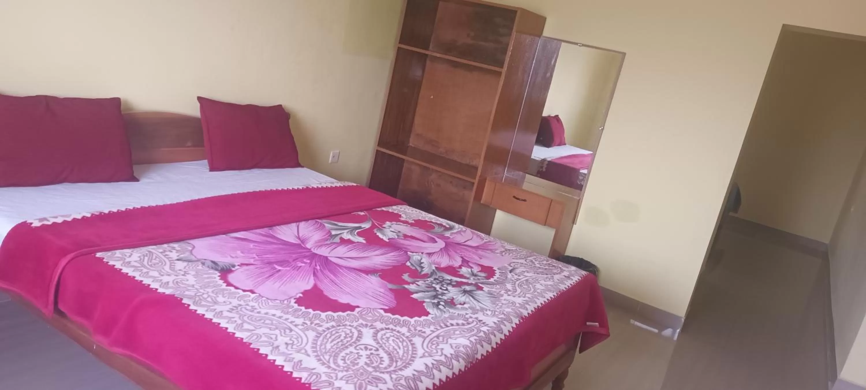 Bed in Le Grace Kodaikanal