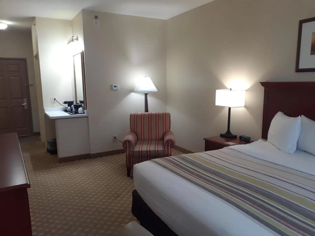 Bed in Country Inn & Suites by Radisson, Freeport, IL