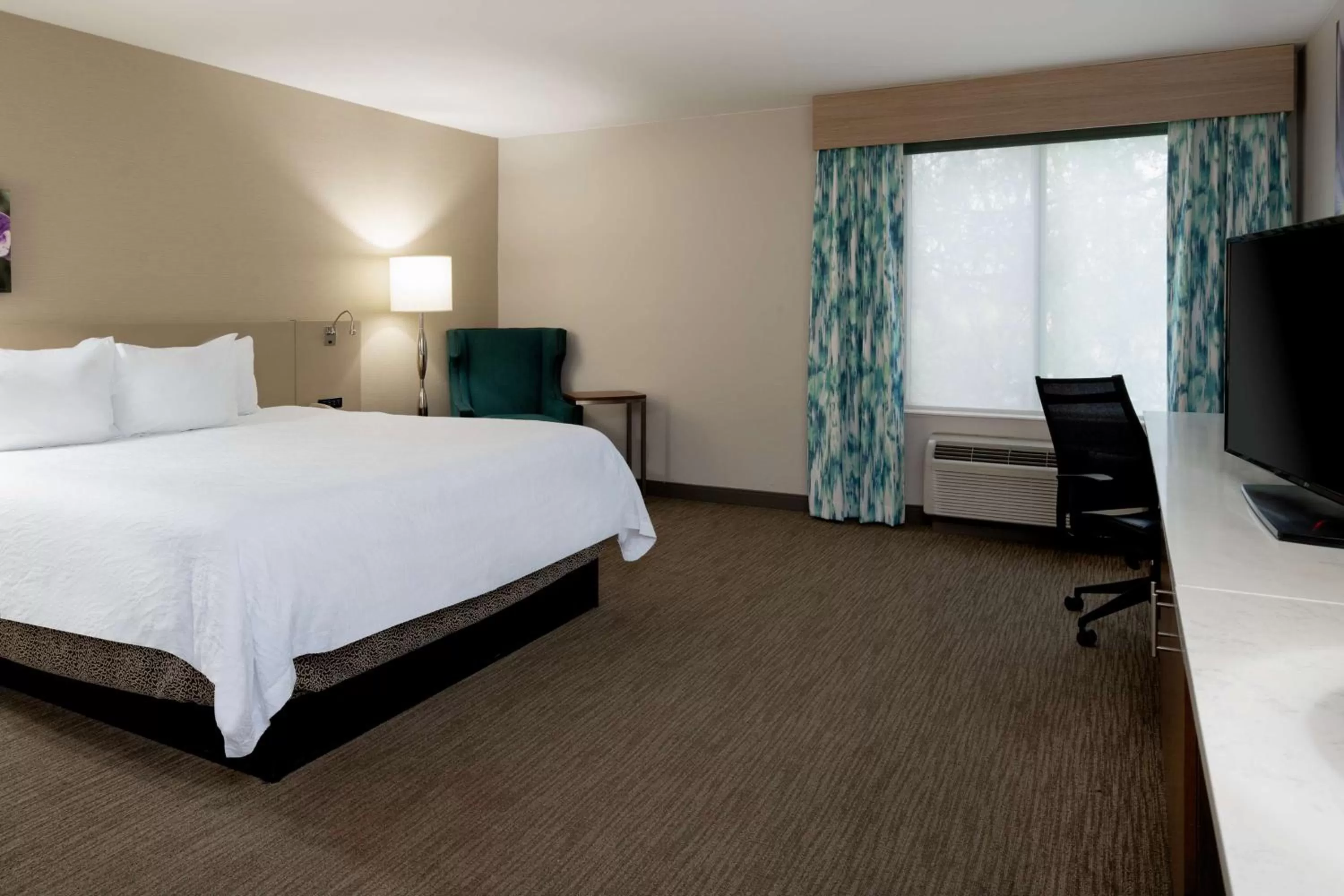 Bedroom, Bed in Hilton Garden Inn Folsom