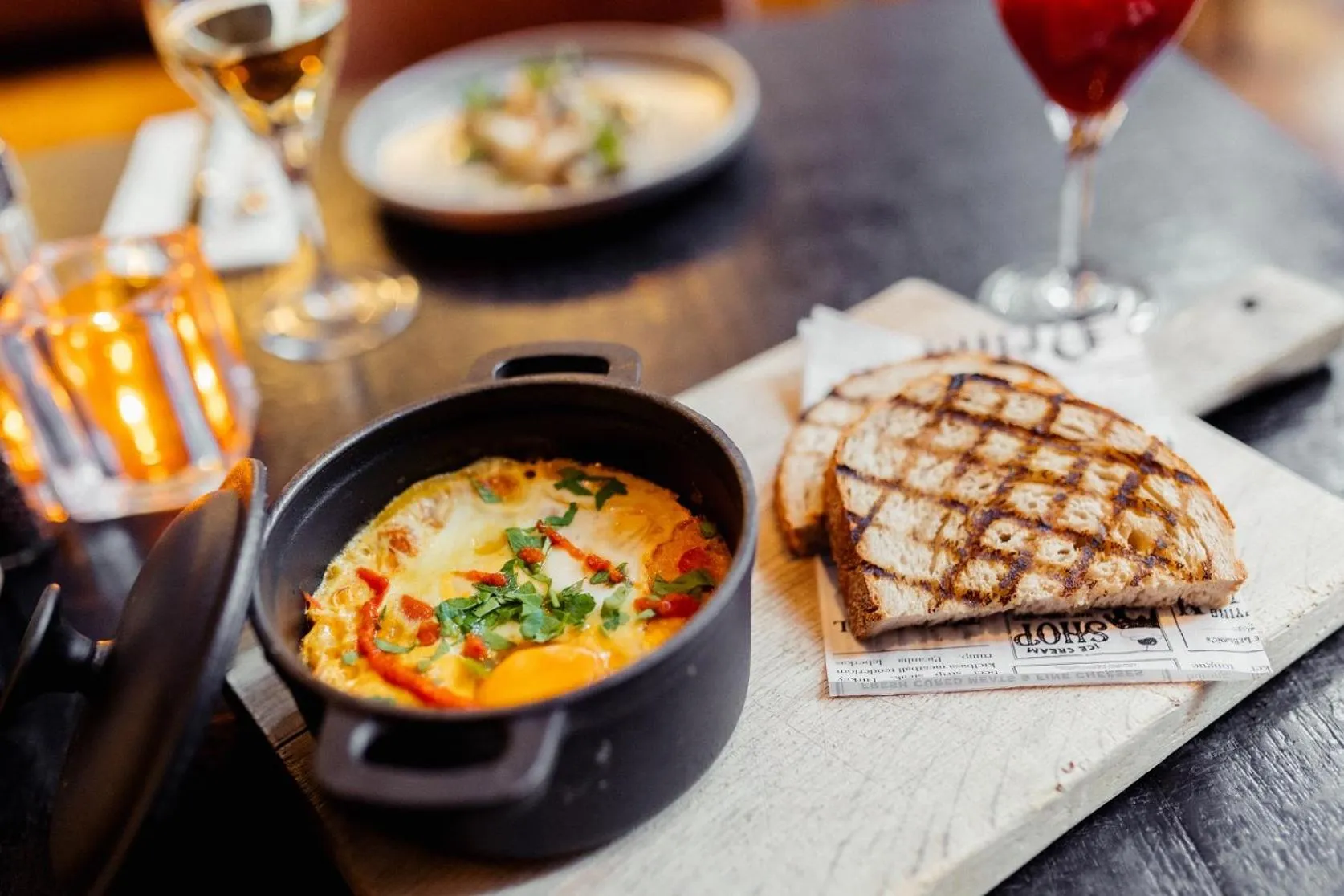 Restaurant/places to eat in Post-Plaza Hotel & Grand Café