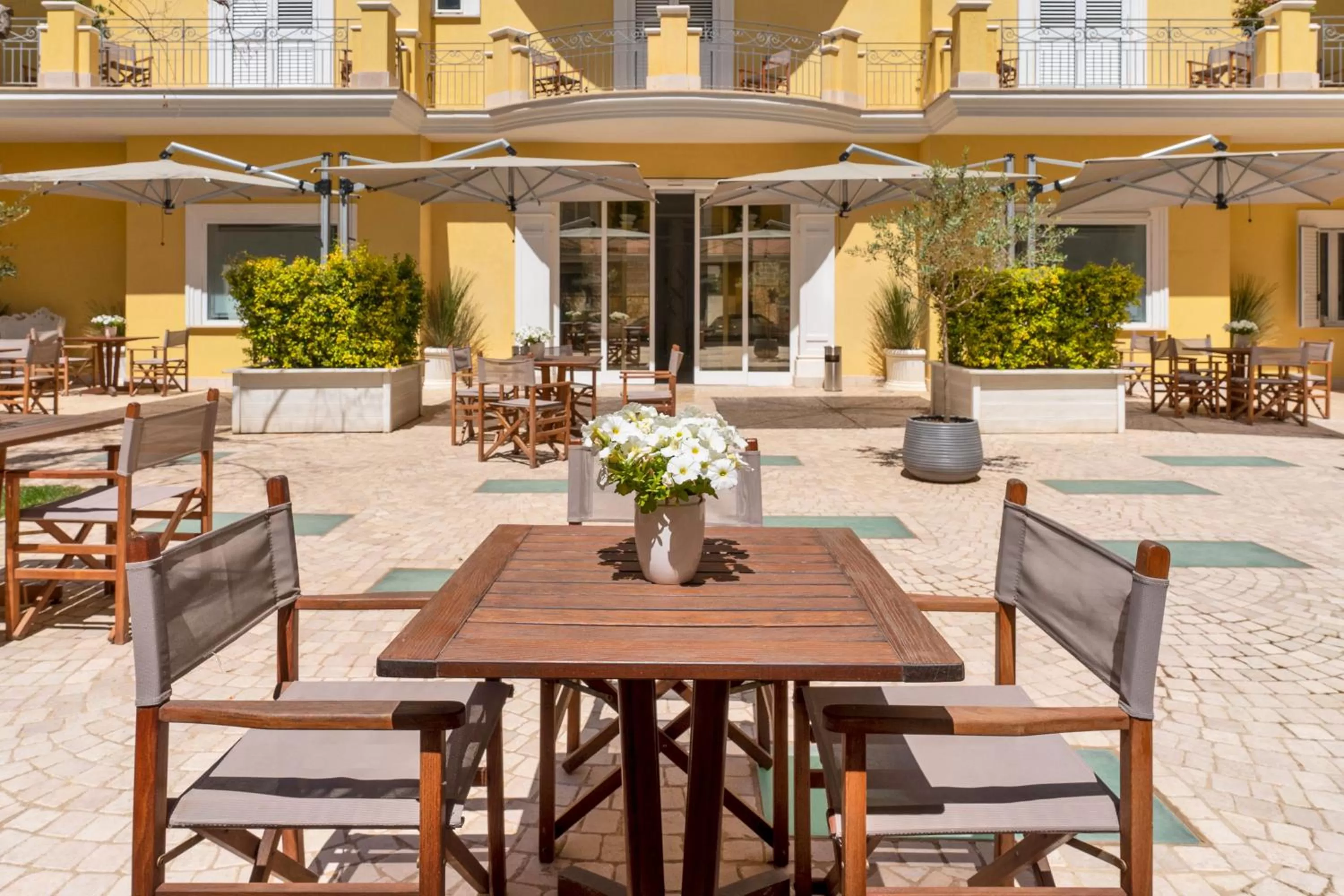 Inner courtyard view in Victoria Palace Hotel & Zen Wellness