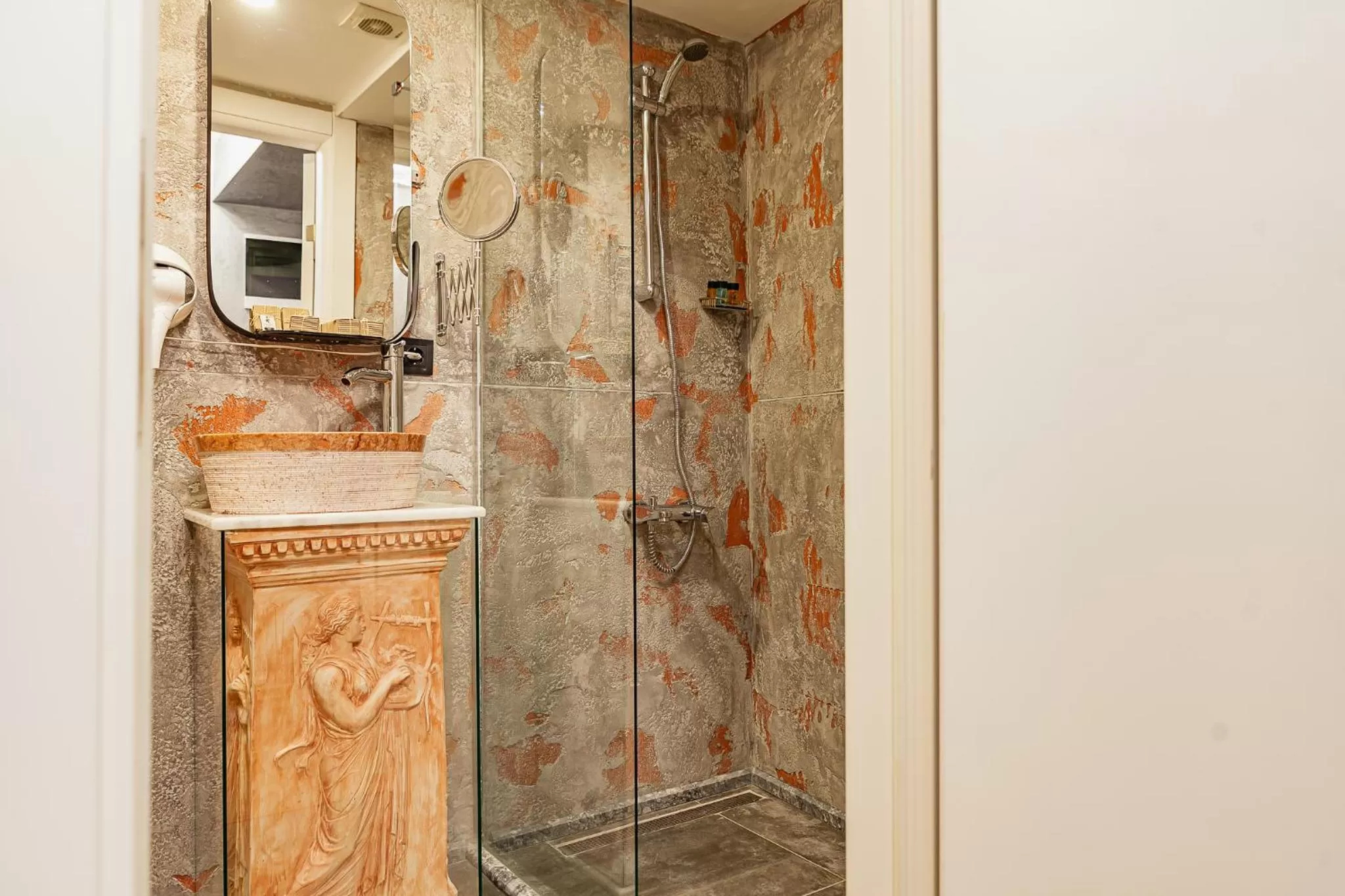 Shower in Lord Morgan & Exclusive Design Nişantaşı