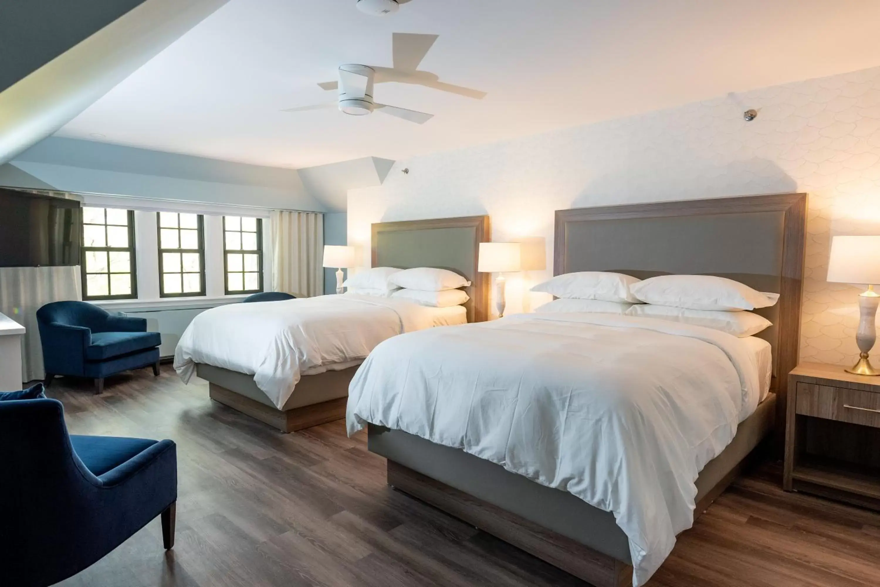 Traditional Queen Room in The Glenerin Inn Traditional Queen Room in The Glenerin Inn