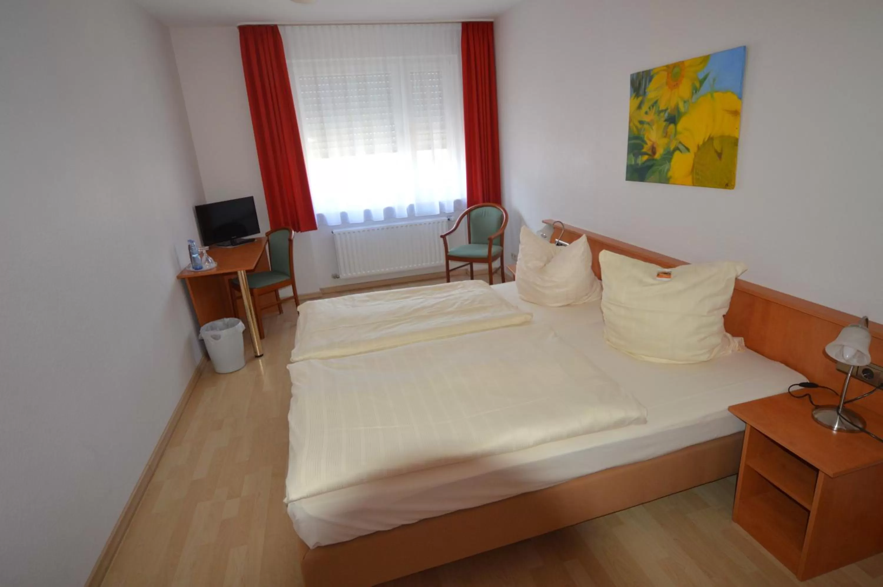 Photo of the whole room, Bed in Aktivhotel Alter Kaiser