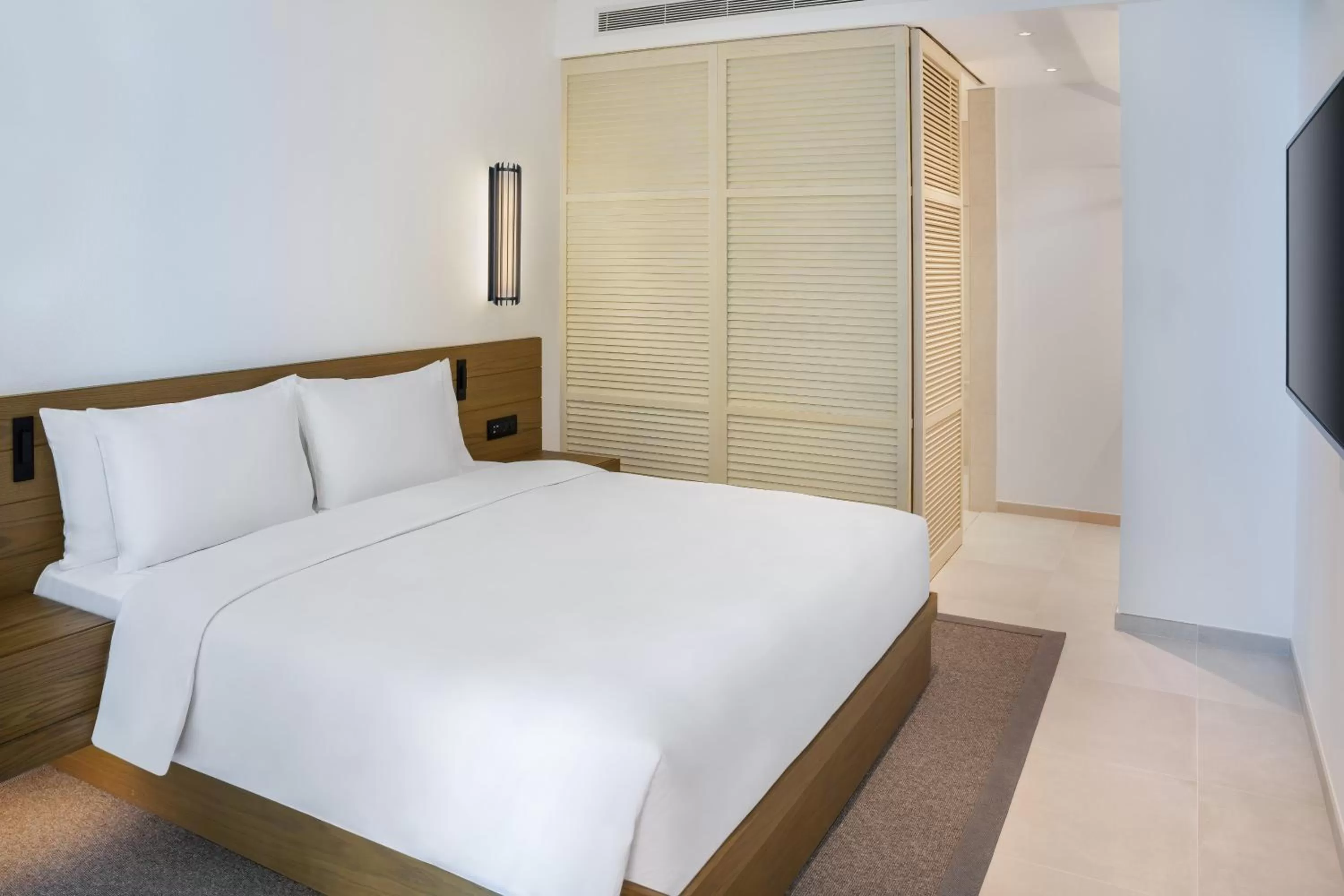 Bedroom, Bed in Radisson Beach Resort Palm Jumeirah