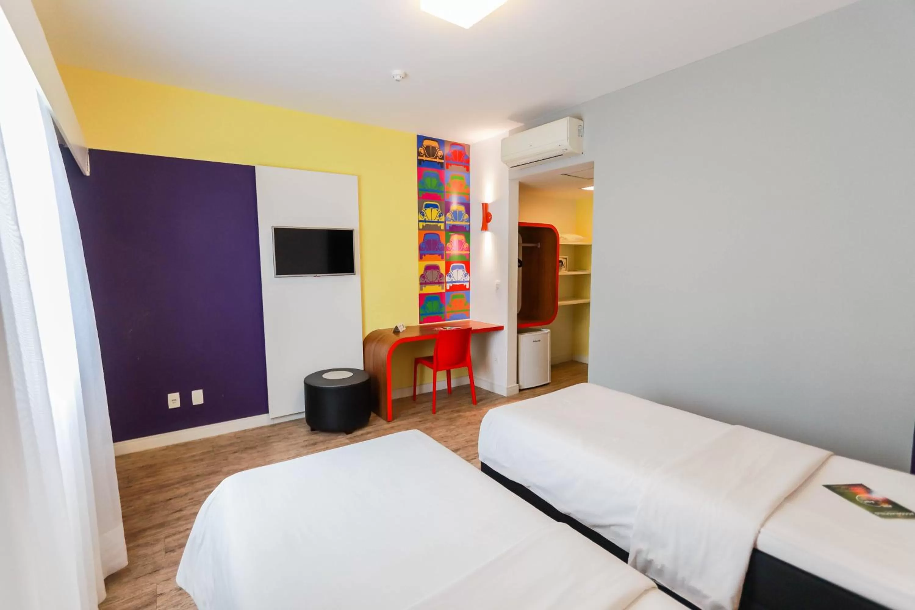 Bedroom, Bed in Ibis Styles Balneário Camboriú - 1 Quadra do Mar