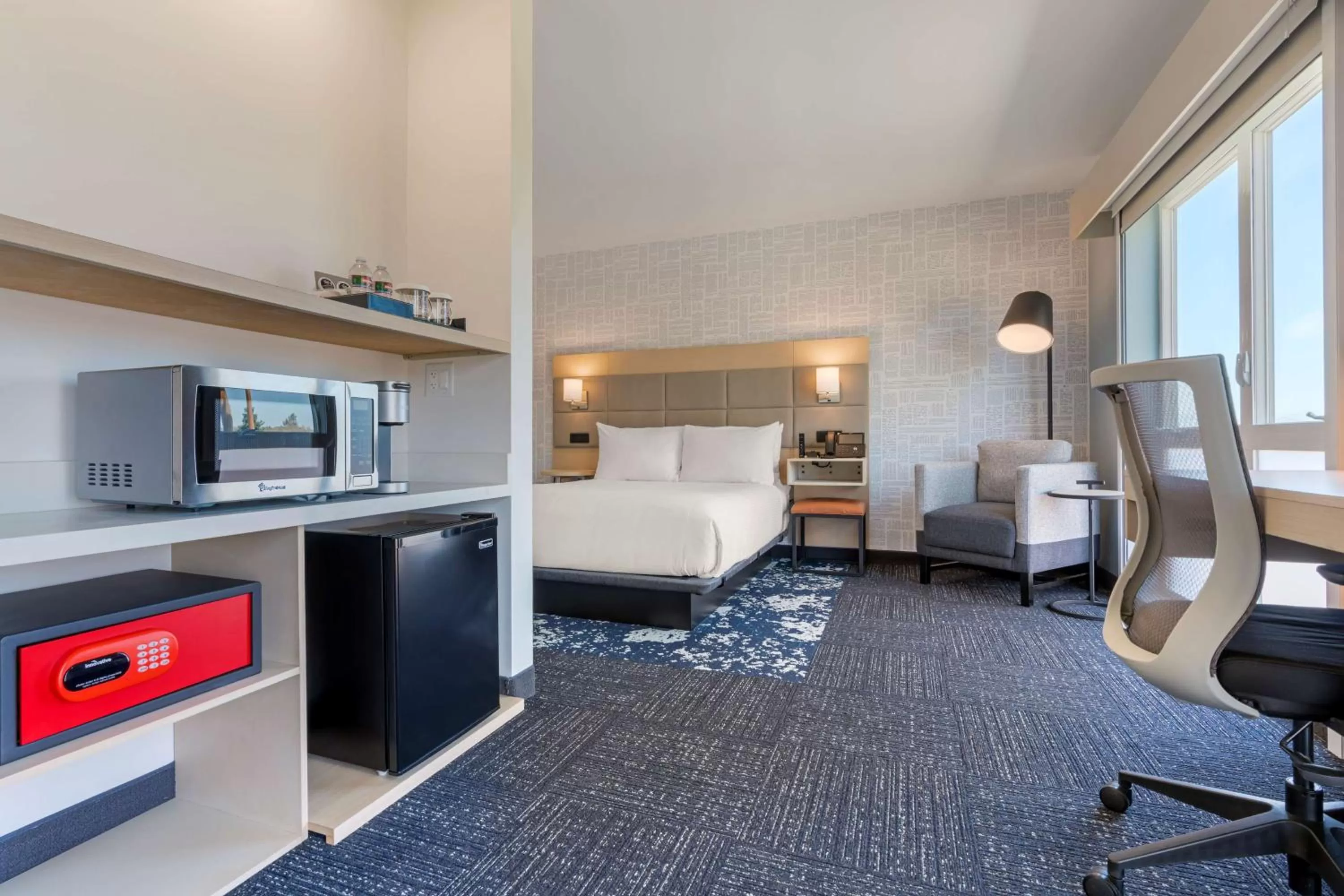 Queen Room with Roll-in Shower - Mobility Accessible in Aiden by Best Western @ Berkeley