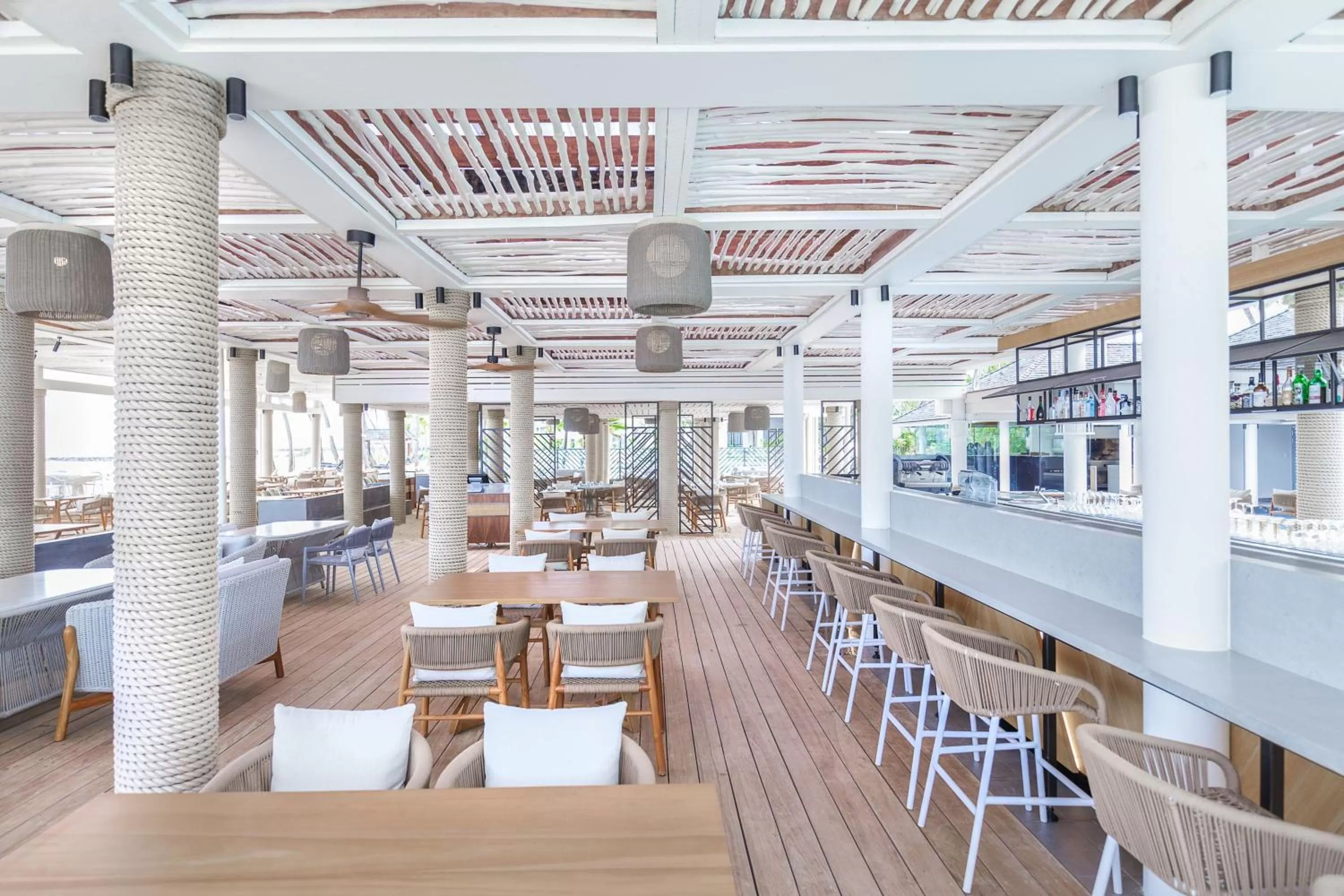 Lounge or bar in Sheraton Fiji Golf & Beach Resort