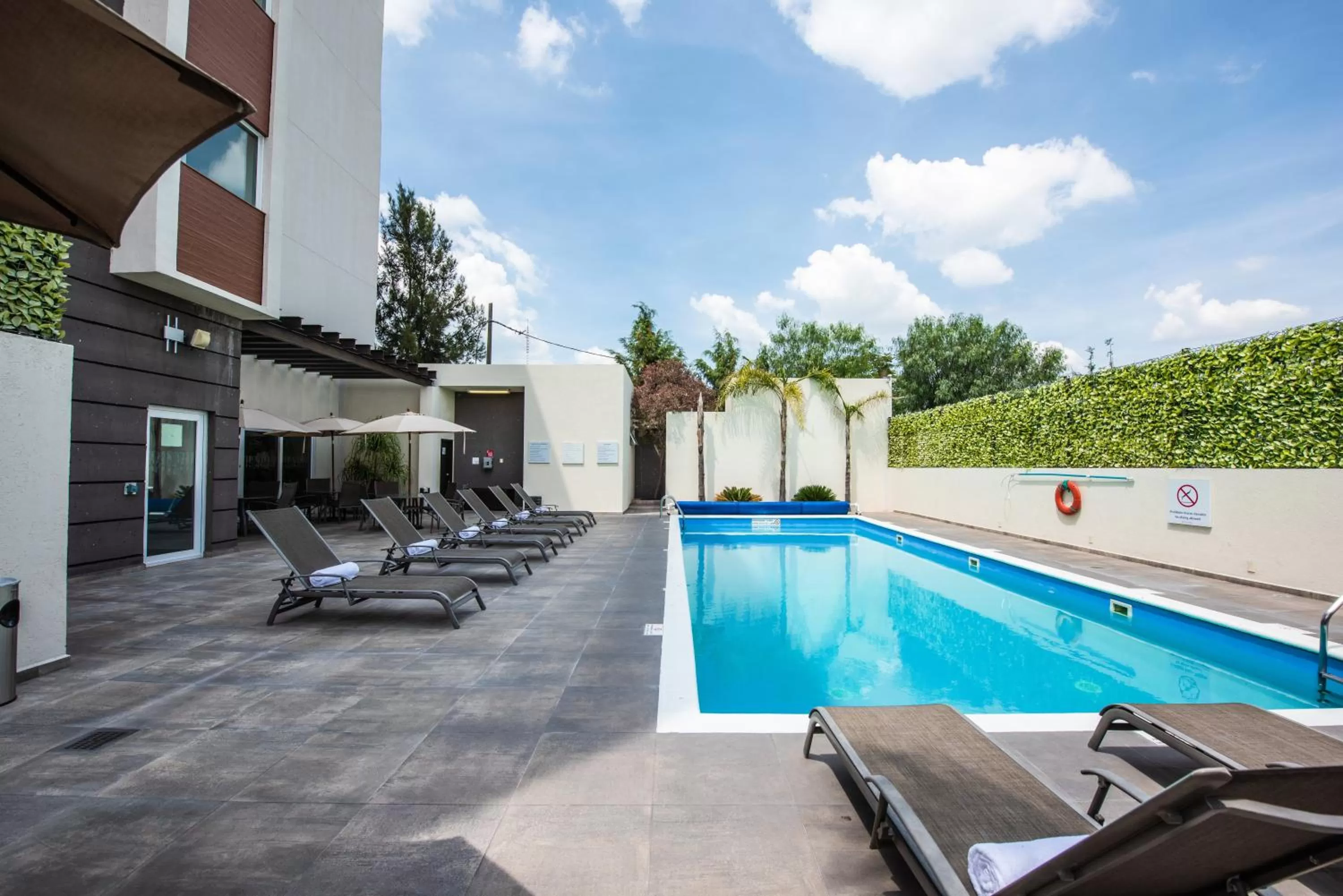 Swimming pool in Holiday Inn Express and Suites Celaya by IHG