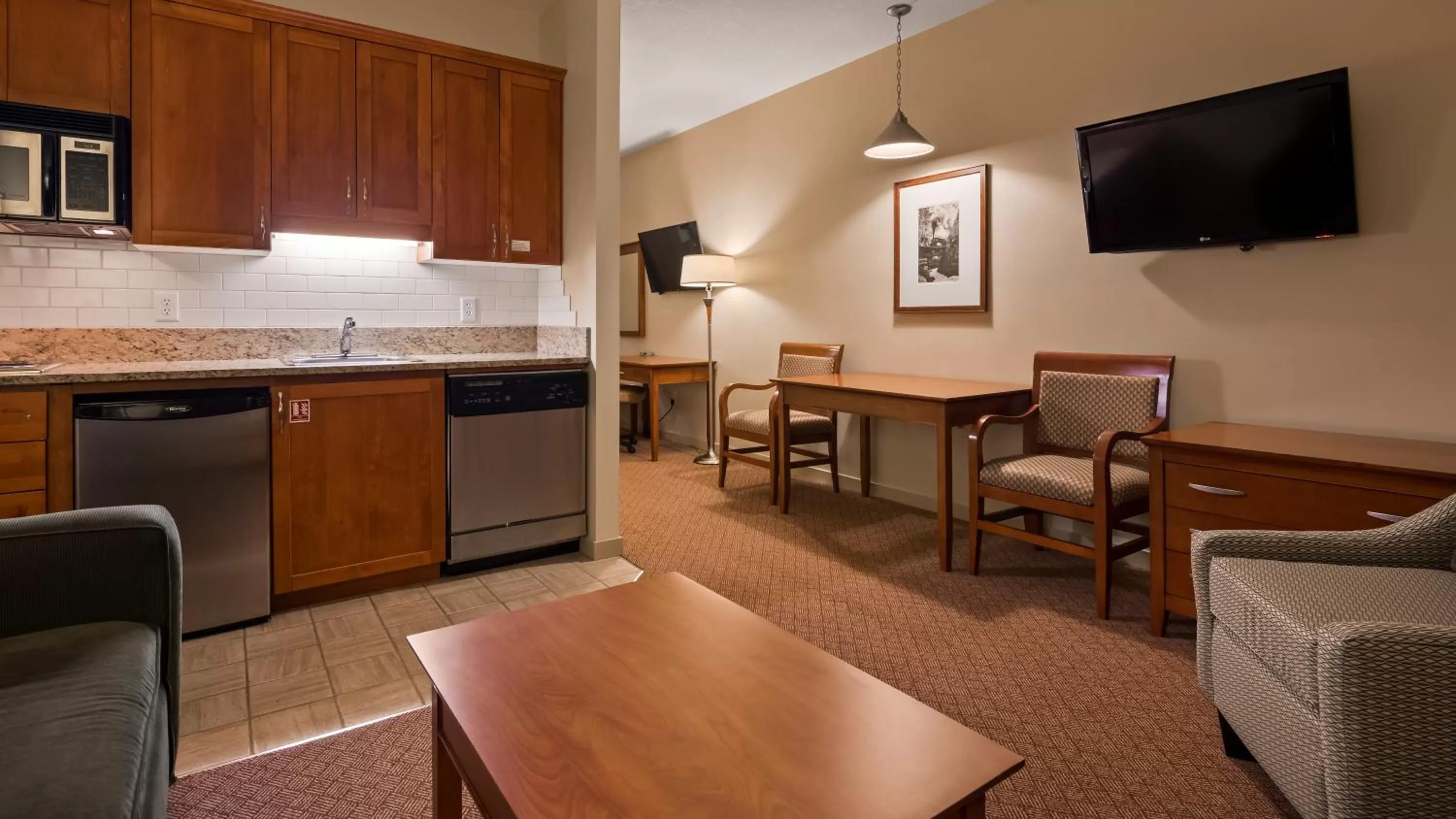 Kitchen or kitchenette in Best Western PLUS Chemainus Inn