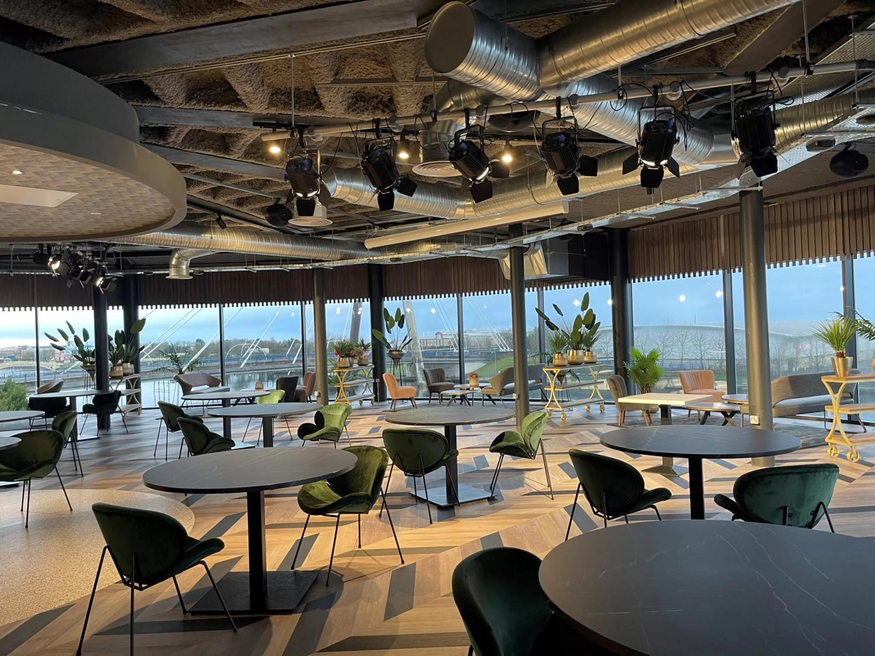 Restaurant/places to eat in Waterfront Southport Hotel