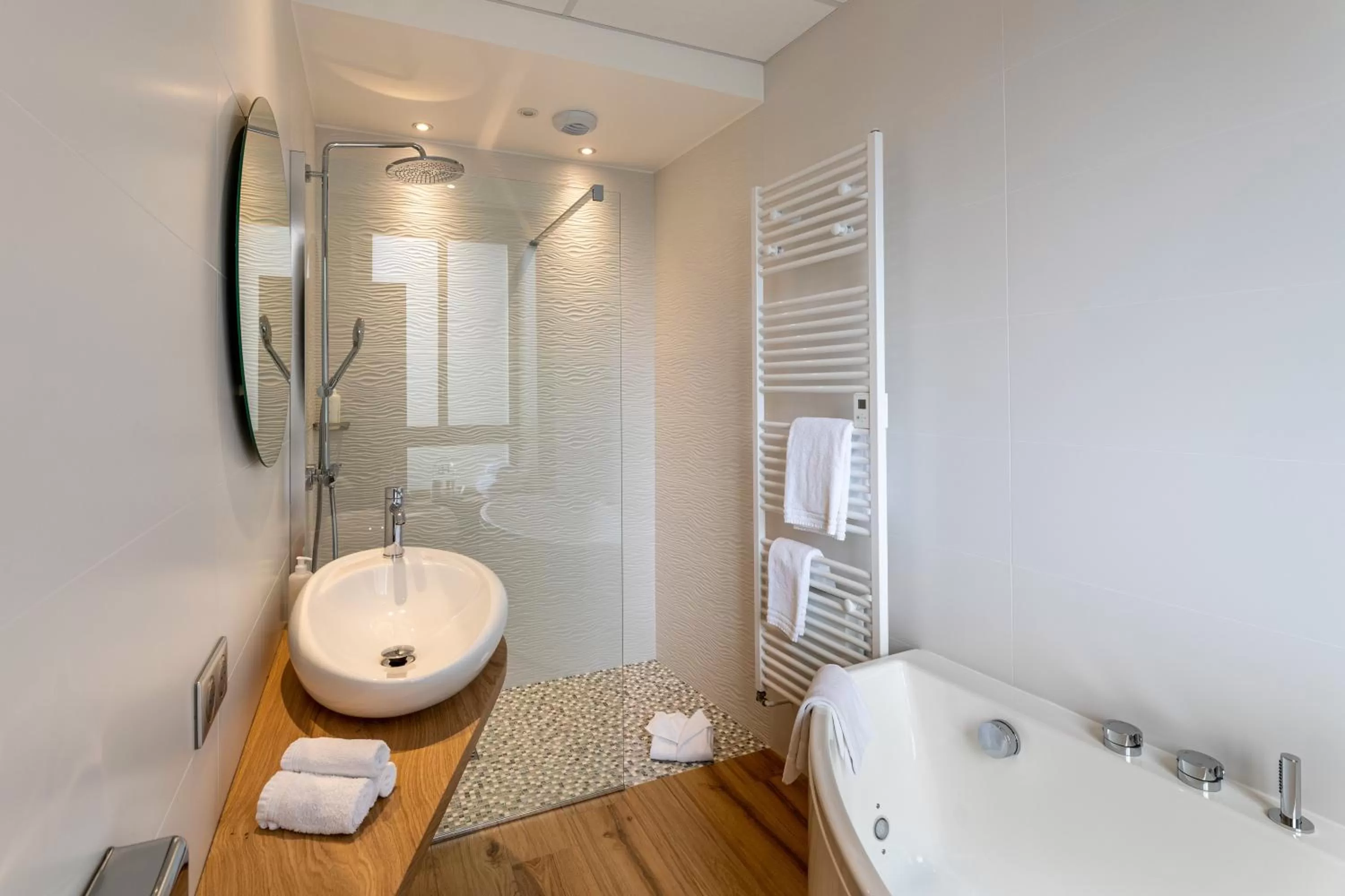 Bathroom in Best Western Grand Hotel de Bordeaux