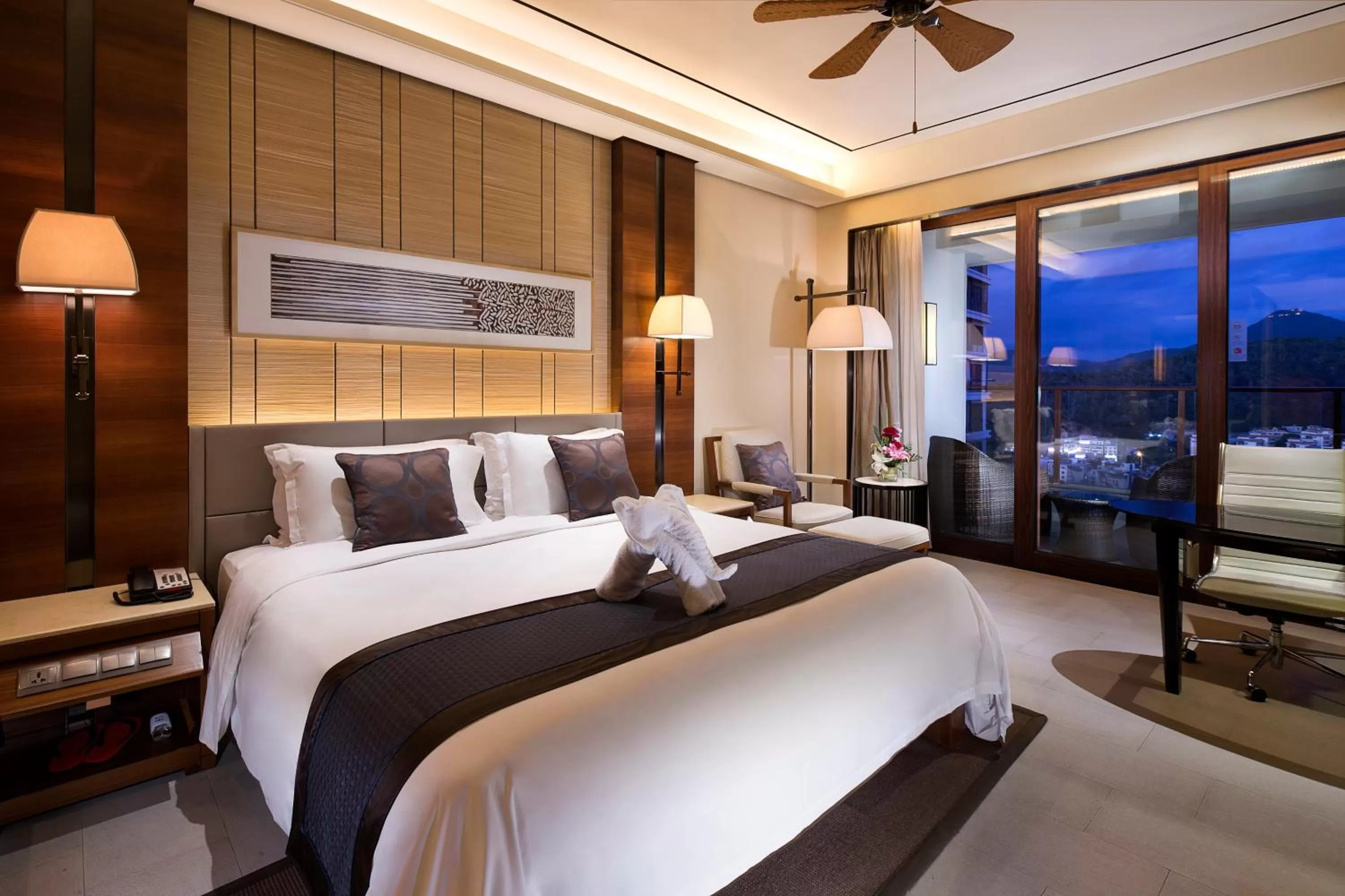 Photo of the whole room, Bed in Crowne Plaza Sanya City Center by IHG