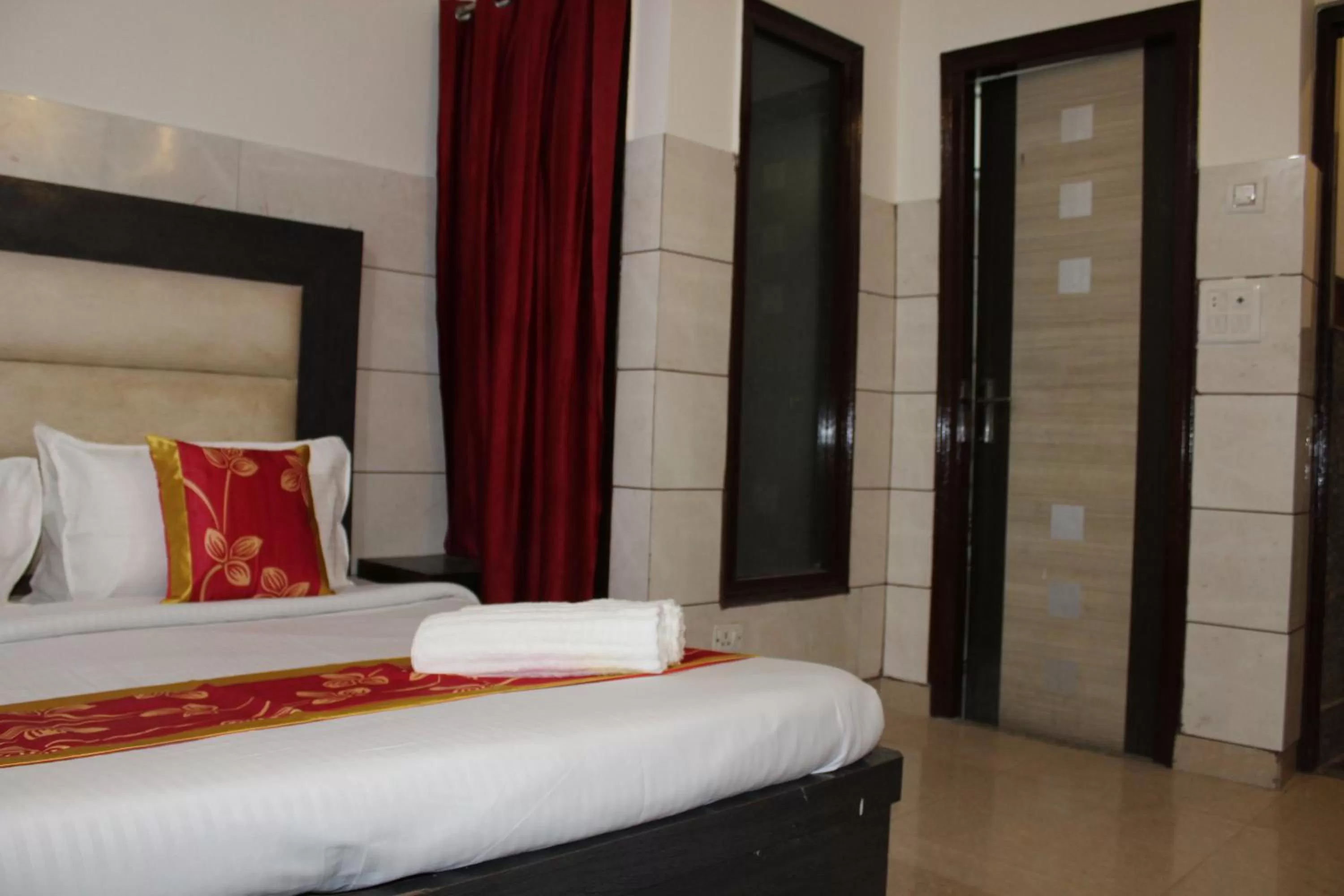 Bedroom, Bed in Trimrooms JMC Katra