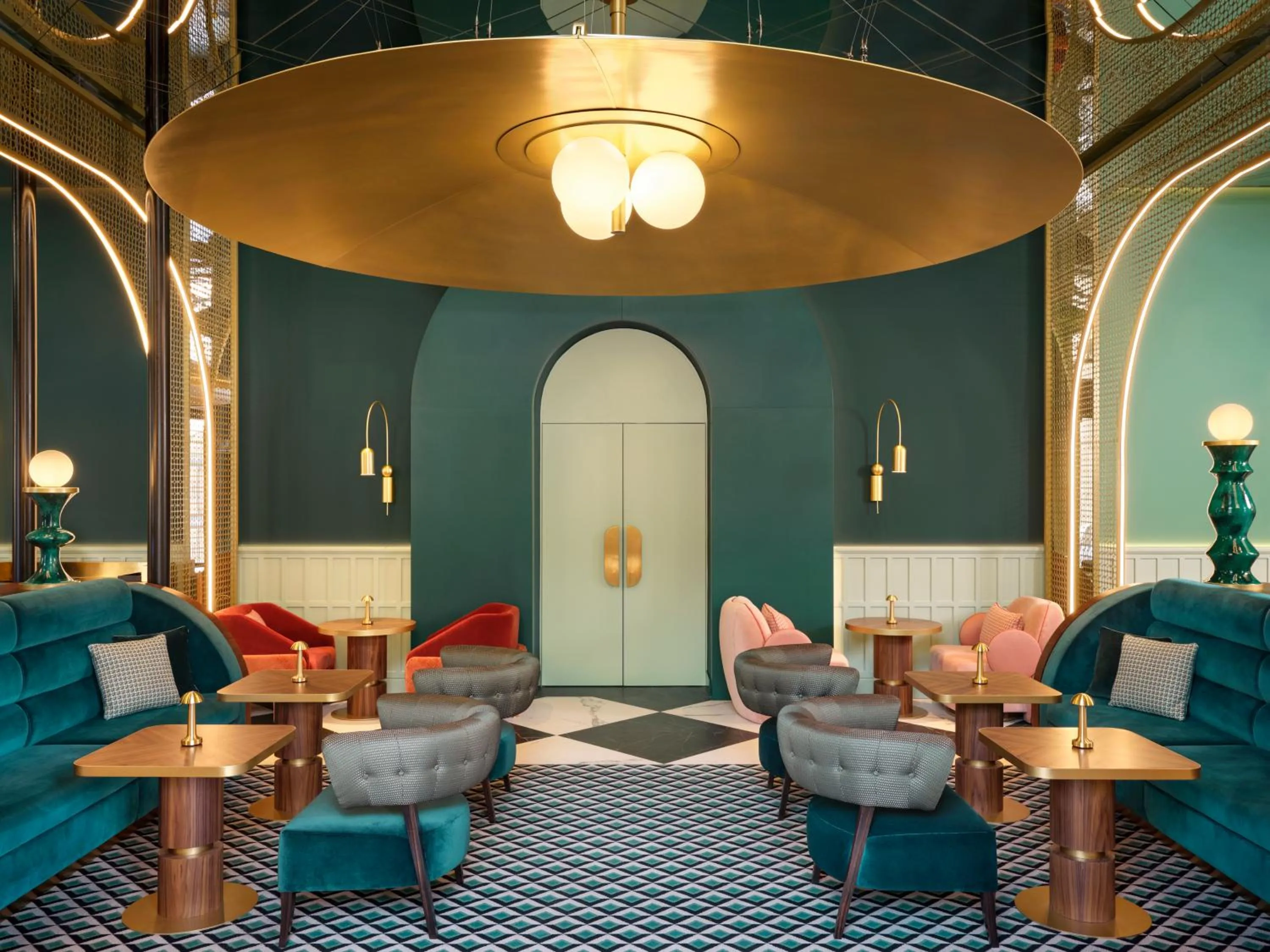 Restaurant/places to eat in W Budapest